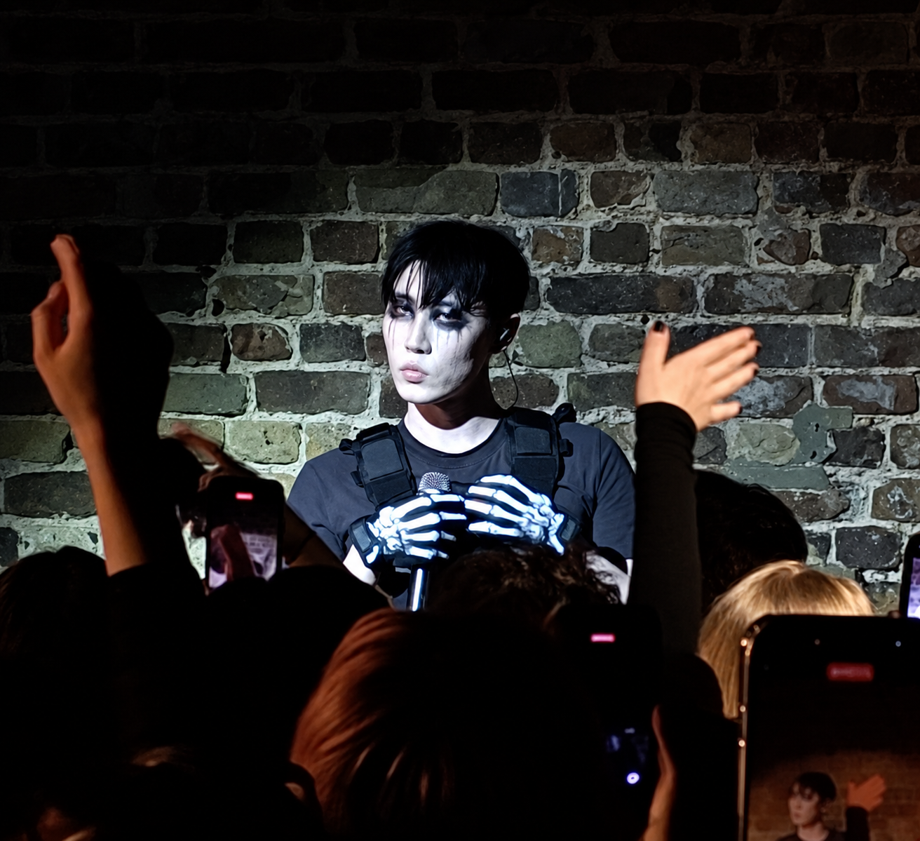 Tabber came back to Heaven alone, and London howled for him