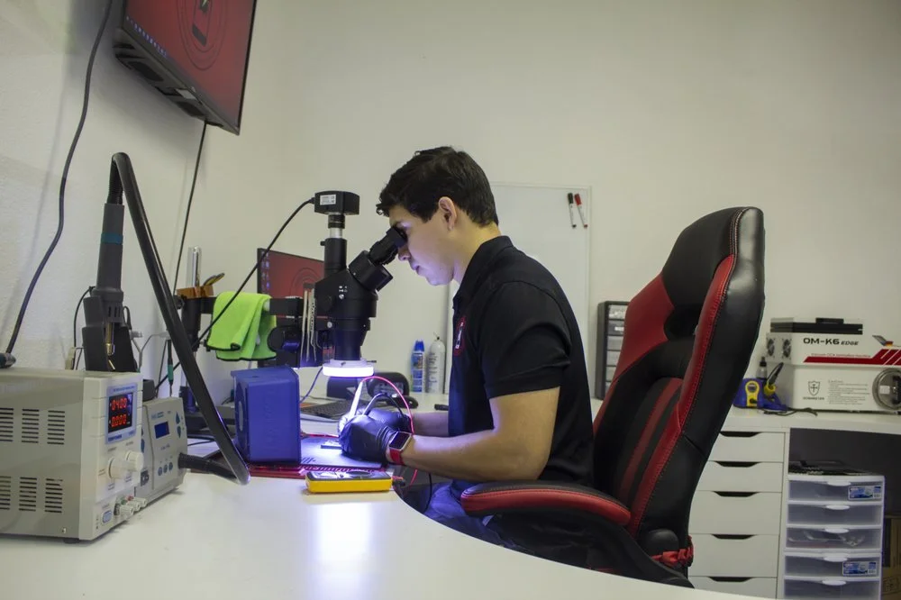 Mobile Flash Repairs We can repair your iPhone and Android Devices