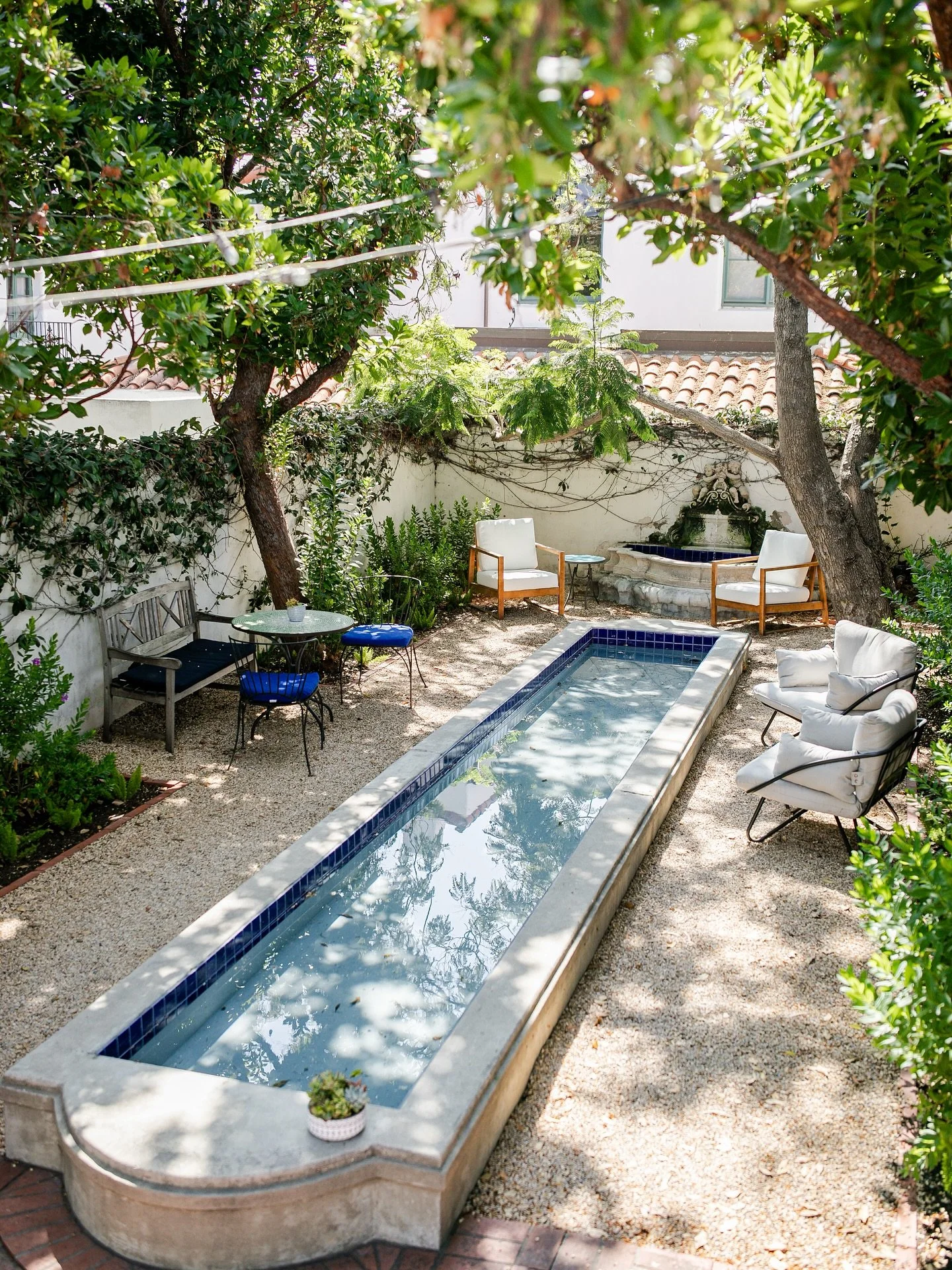 It&rsquo;s that time of year to enjoy our outdoor garden lounge, whether it&rsquo;s by yourself with a good book or with some friends soaking up the sun, the garden is our favorite summer spot!#floatluxuryspa #santabarbaraspa #bestofsantabarbara