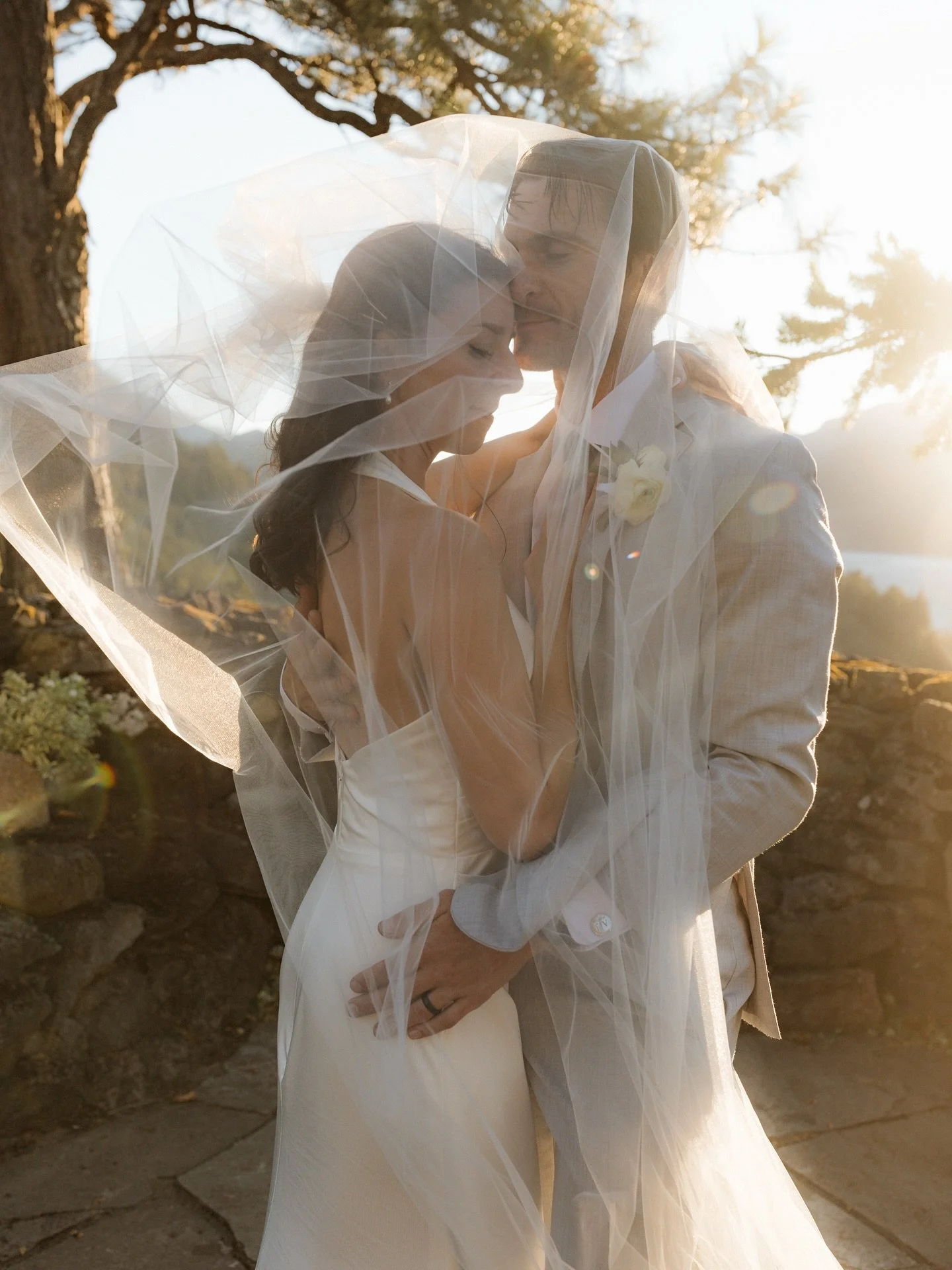 Alexis stood up Jordan on their first date ten years ago, now look at em. 🥂 
-
Always magic at The Griffin House. 
-
#weddingphotoinspiration #portlandweddingphotographer #oregonwedding #oregonweddingphotographer #scotlandweddingphotographer #edinbu