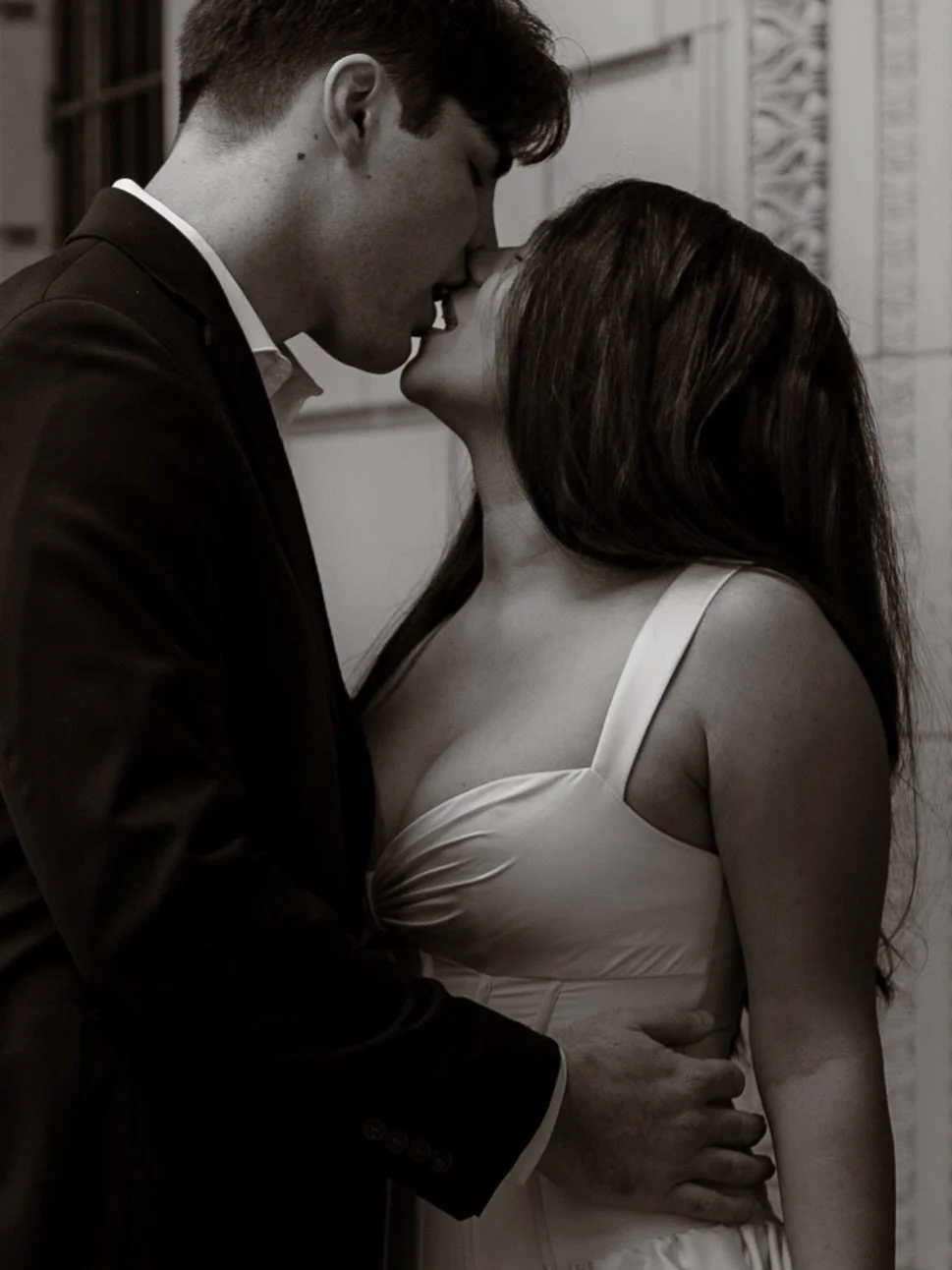 Haven&rsquo;t shared an engagement session in a moment - here&rsquo;s one from last month, when these two came up from LA to run around Portland with me. 💍
-
#portlandweddingphotographer #laweddingphotographer #engagements