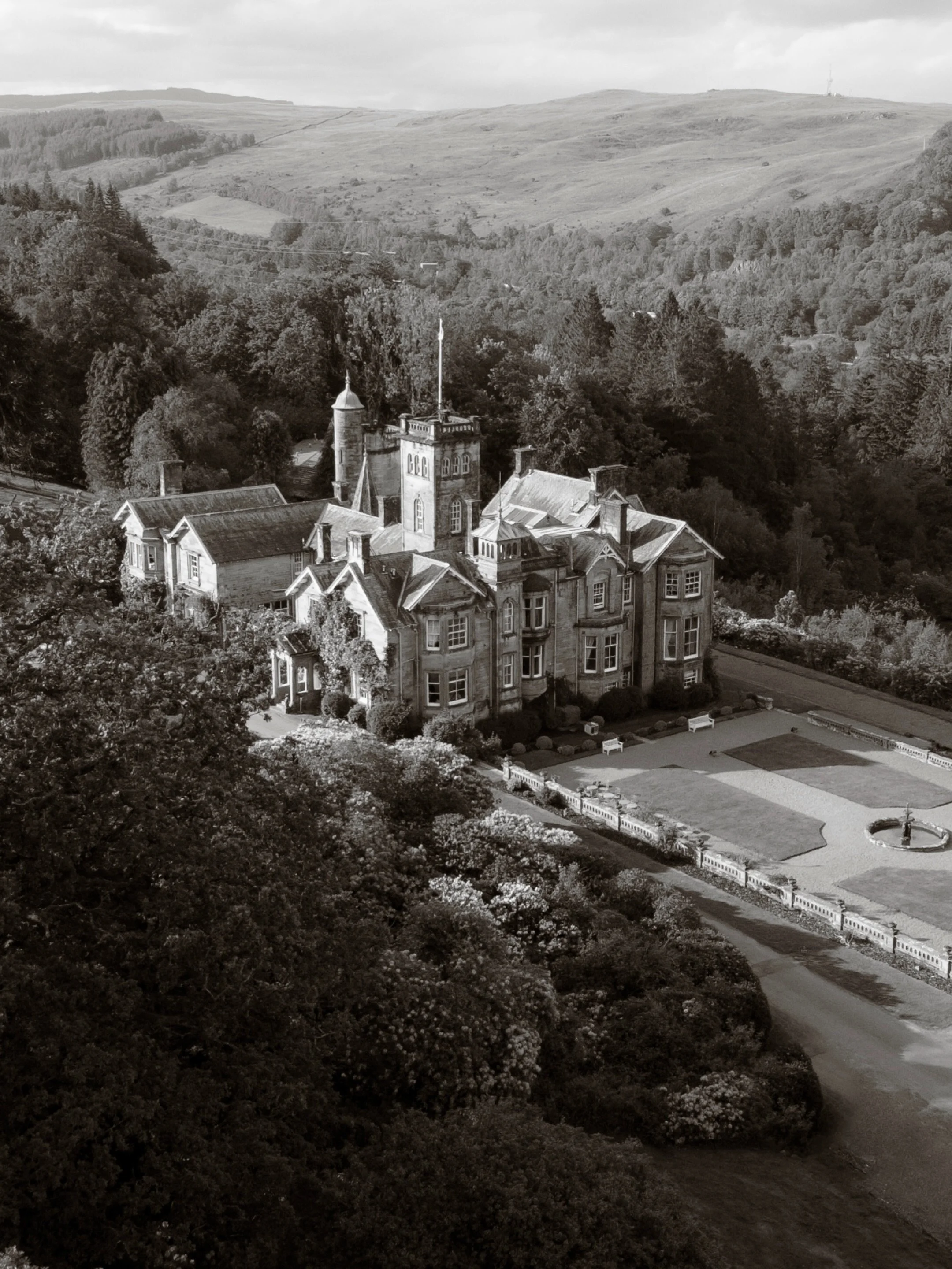 A weekend at Auchen Castle with Alicia &amp; Tyler. What a dream of a wedding 🎇 
-

Venue: @auchencastle
Camcorder: @joecamcorder 
Photobooth: @theoakbooth
DJ: Mark at Ultimate Disco 
Florist - @mountaindaisyfloristry 
Hair and Makeup -@elegantbrida