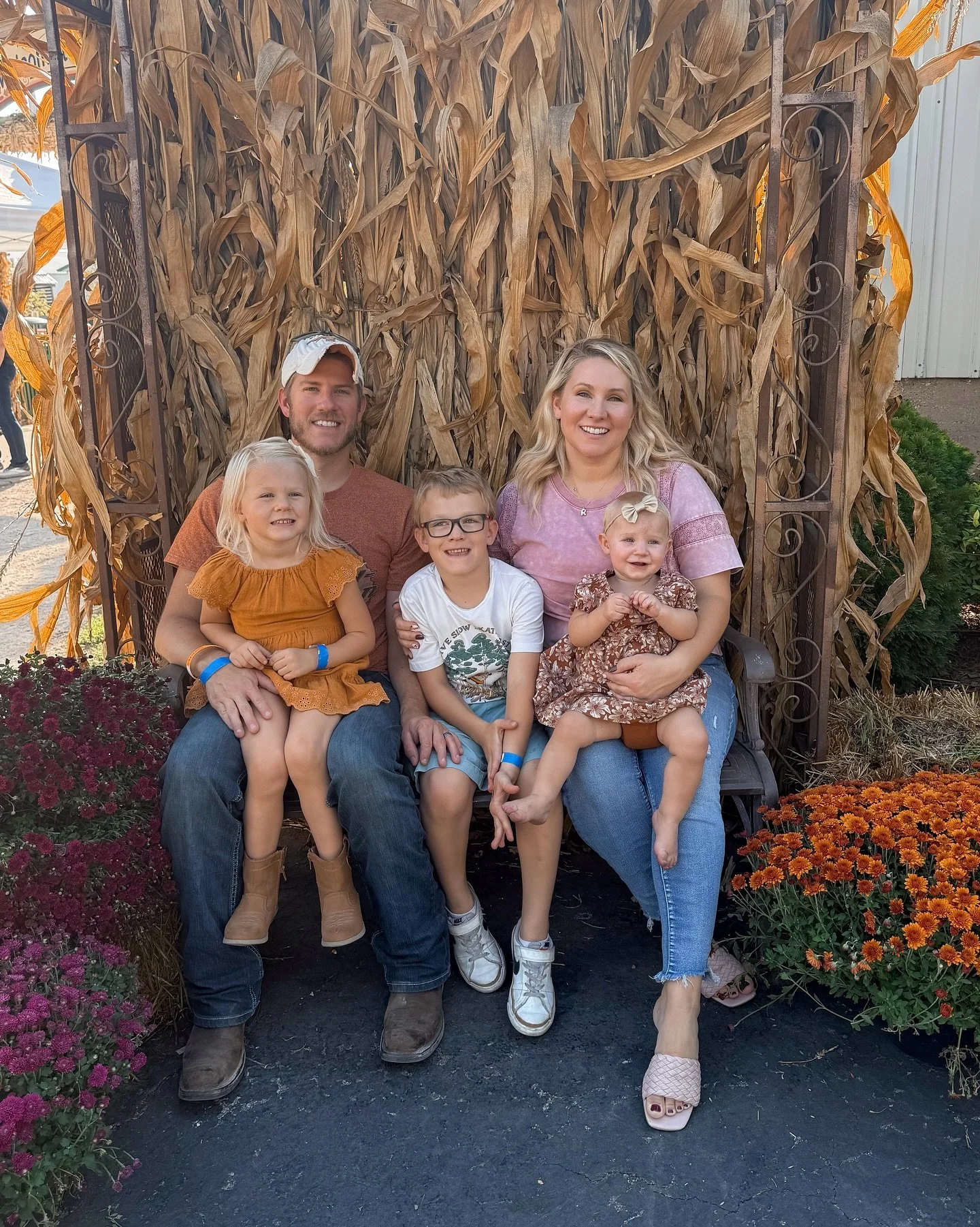 Another awesome trip to Goebberts!! Such a fun tradition for us to spend time with friends and family while enjoying the fall weather and fun! We look forward to visiting every year! 🧡
