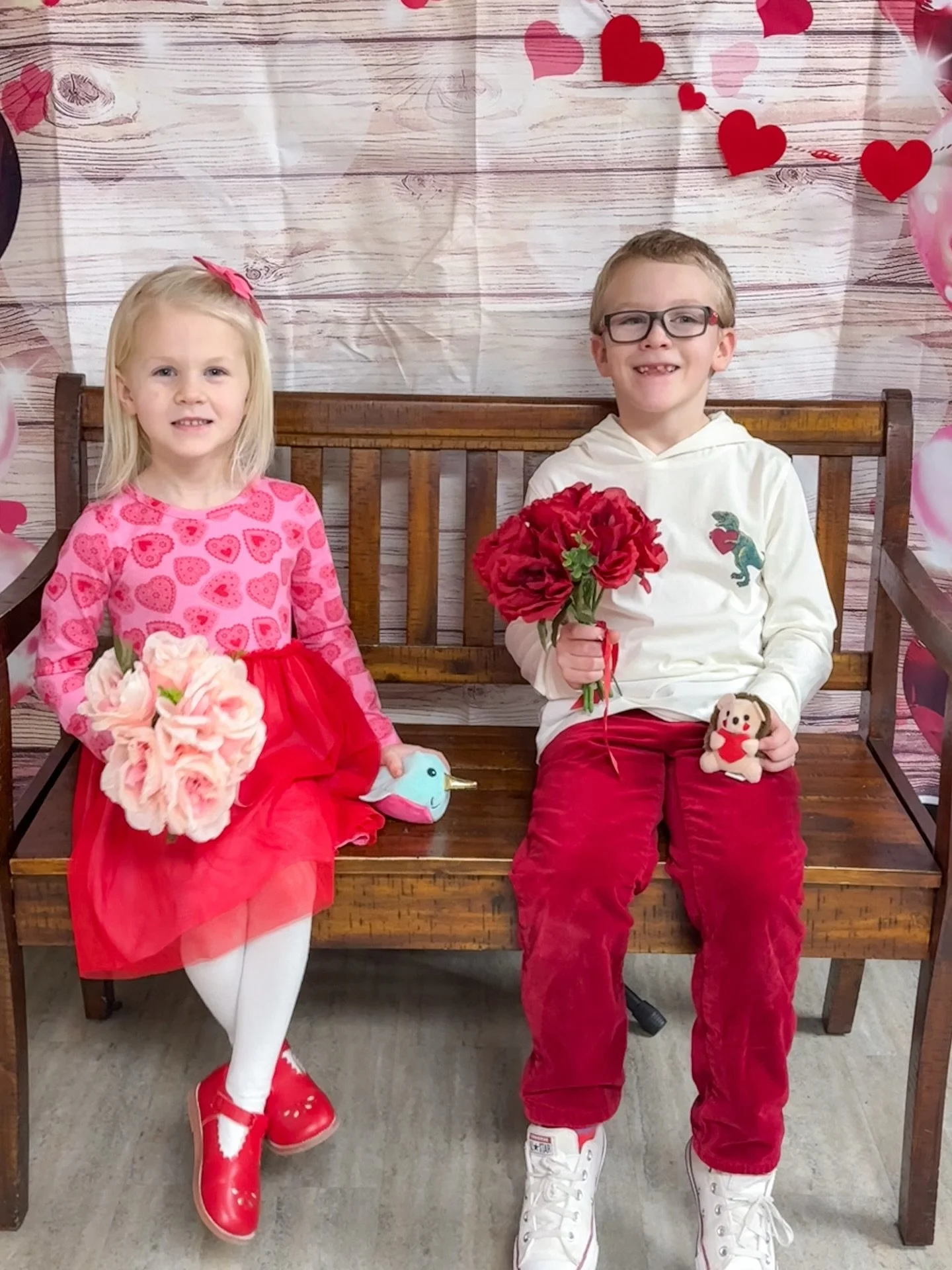 Such a fun night at the Family Sweetheart Dance hosted by Rowan&rsquo;s school! She got to dance with some of her besties and Ryder had fun catching up with old friends from when he was in preschool! ❤️🥰💗
