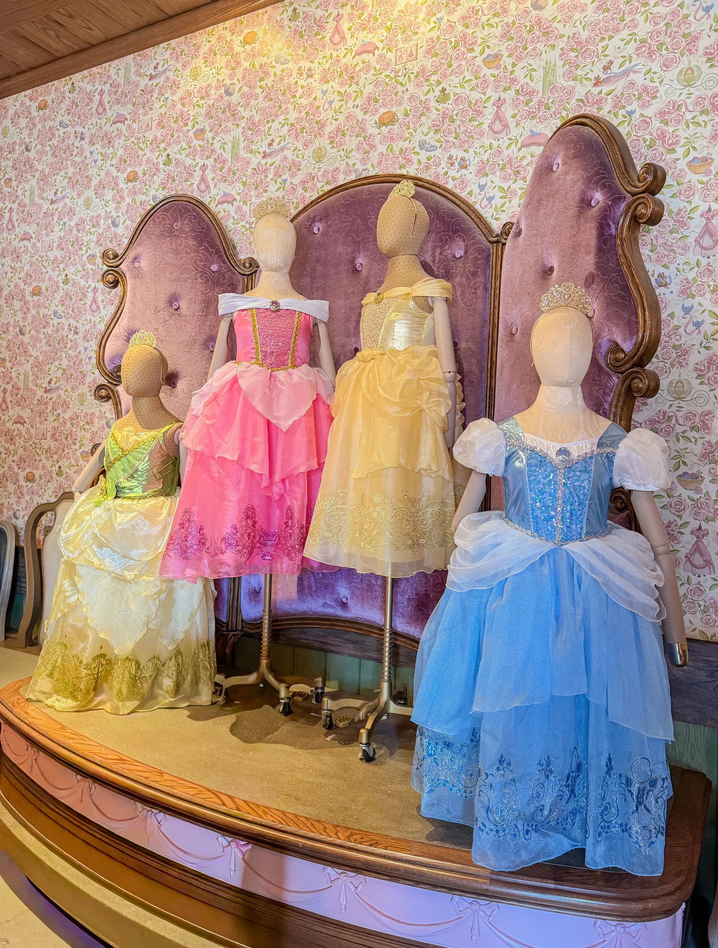 When we started talking about our Disney trip a year and a half ago, my only request was to do the Bibbity Boppity Boutique with Rowan and I&rsquo;m so glad we were able to get a reservation because it was so much fun and the cutest experience! Rowan