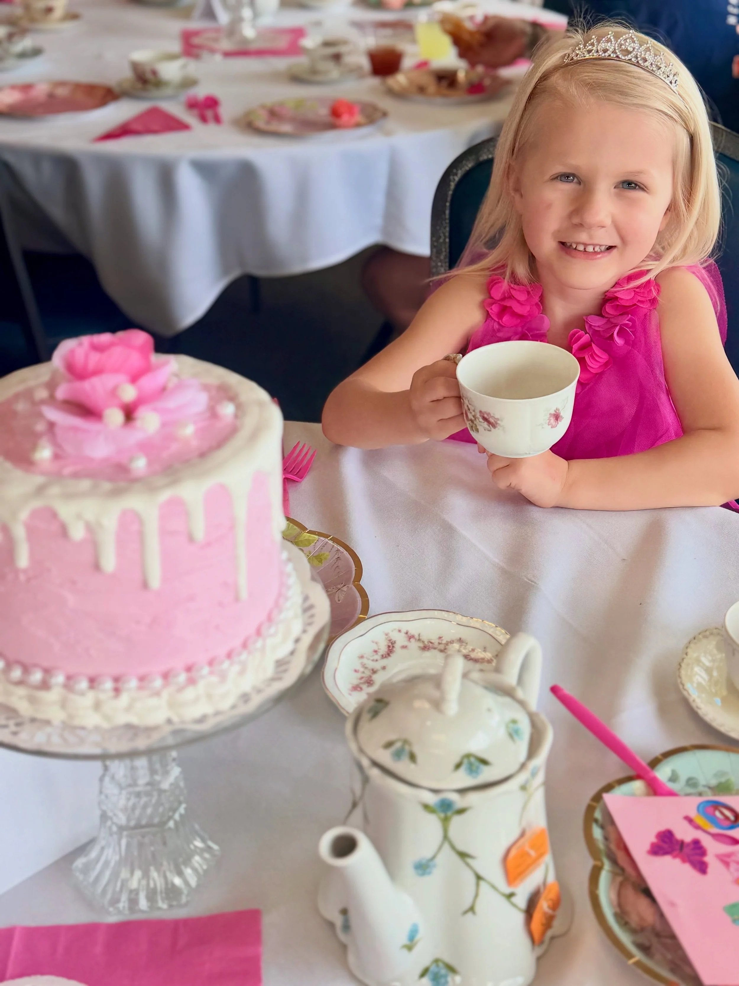 A fun afternoon having tea with my pretty princess! 👑 🫖🩷