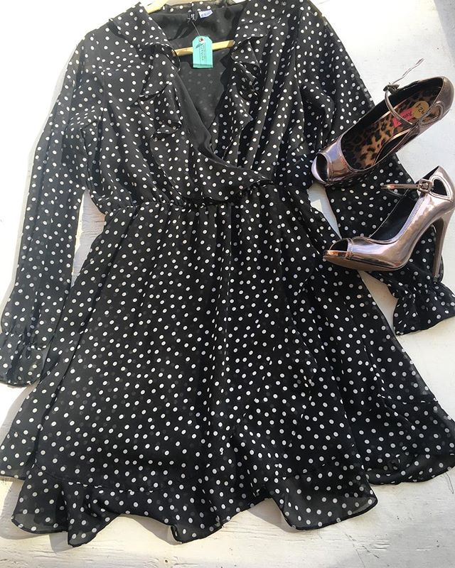 Ruffles! 🖤 Sizes: Dress: L | Shoes: 7.5
&mdash;&mdash;&mdash;&mdash;&mdash;&mdash;&mdash;&mdash;&mdash;&mdash;&mdash;&mdash;&mdash;&mdash;&mdash;&mdash;&mdash;-
#wearsomethingdifferent #dressinhappinessdaily #rentit #rockit #buyit #letsplaydressup #