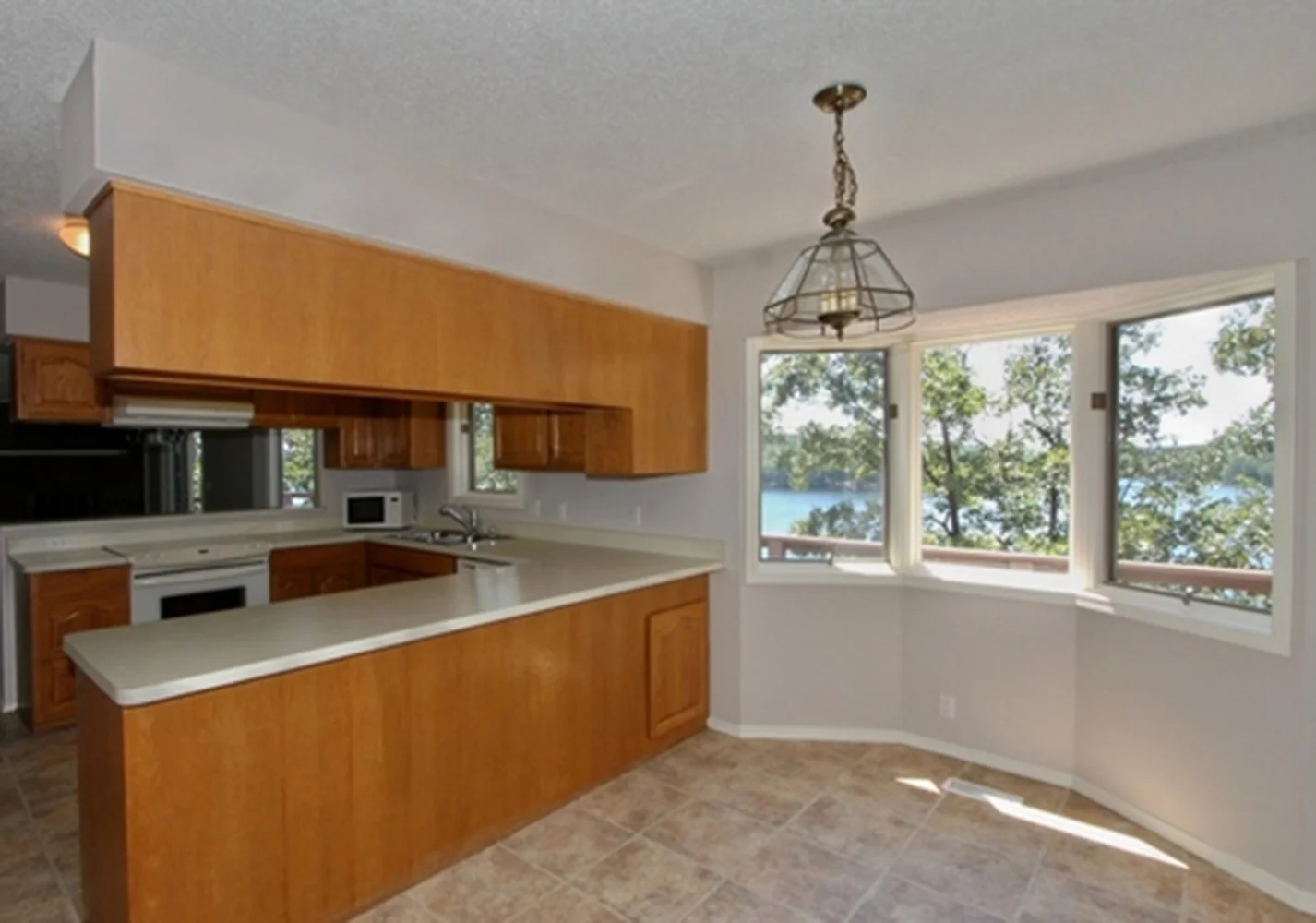 BEFORE - breakfast nook
