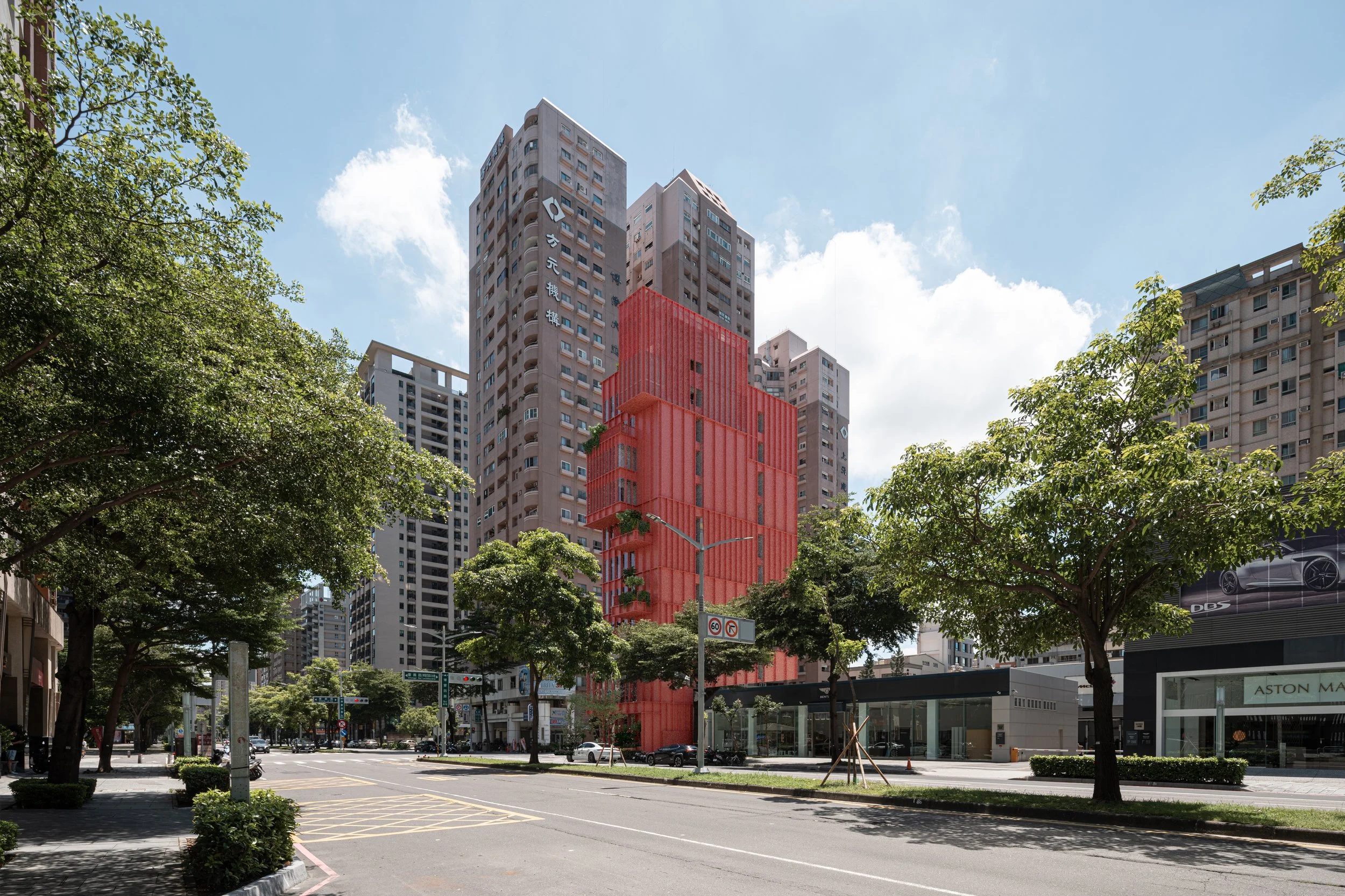 MEC-TAI-street summer.JPG