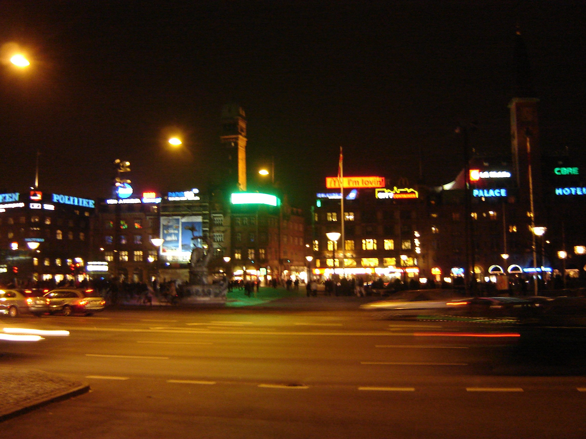 E0645CityLightsAtNightCopenhagen,DEN-Feb.13,2008.JPG