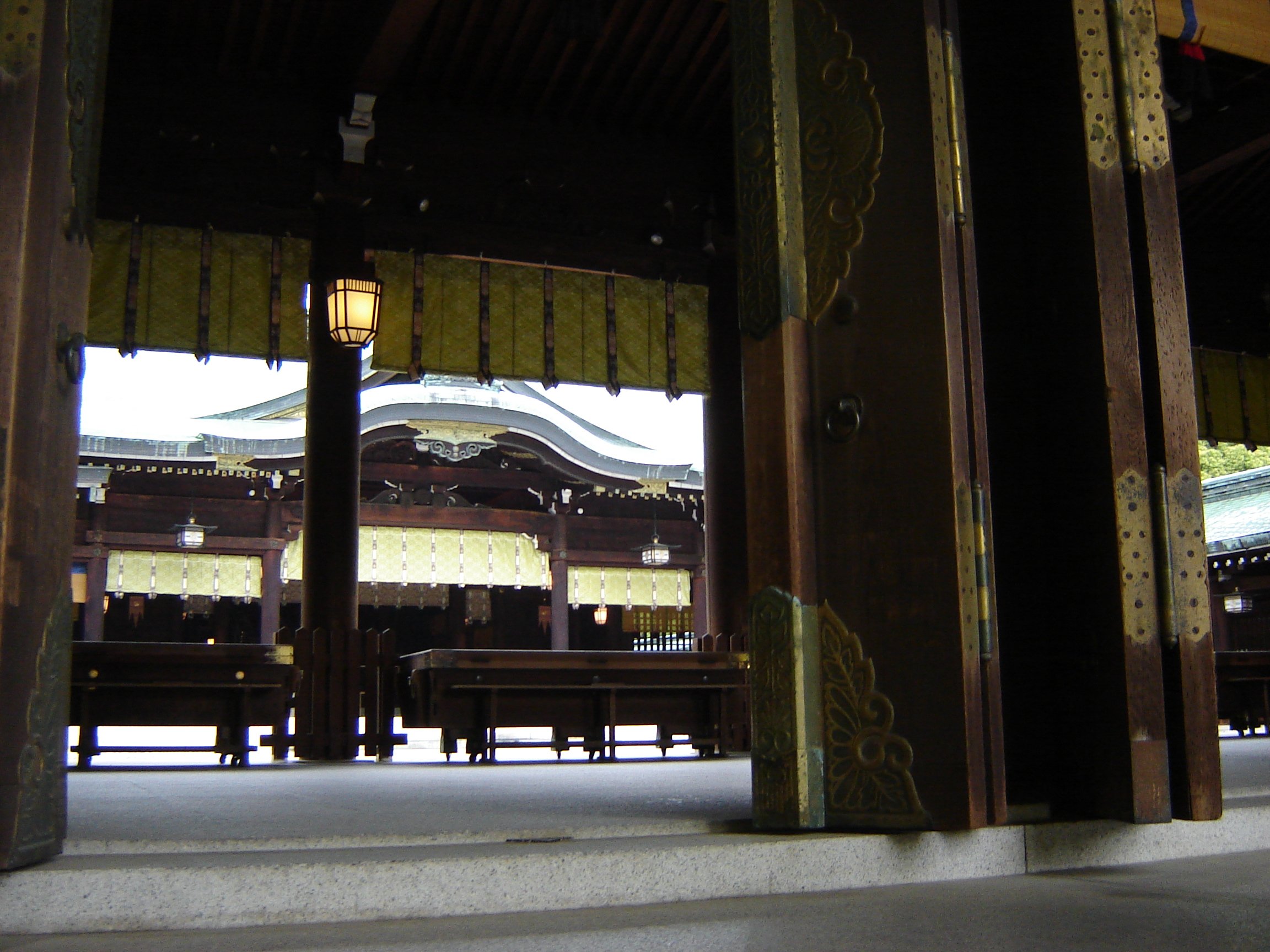 E1996GoldTrimmedDoorsMeijiShrineTokyo,JAP-Apr.17,2008.JPG