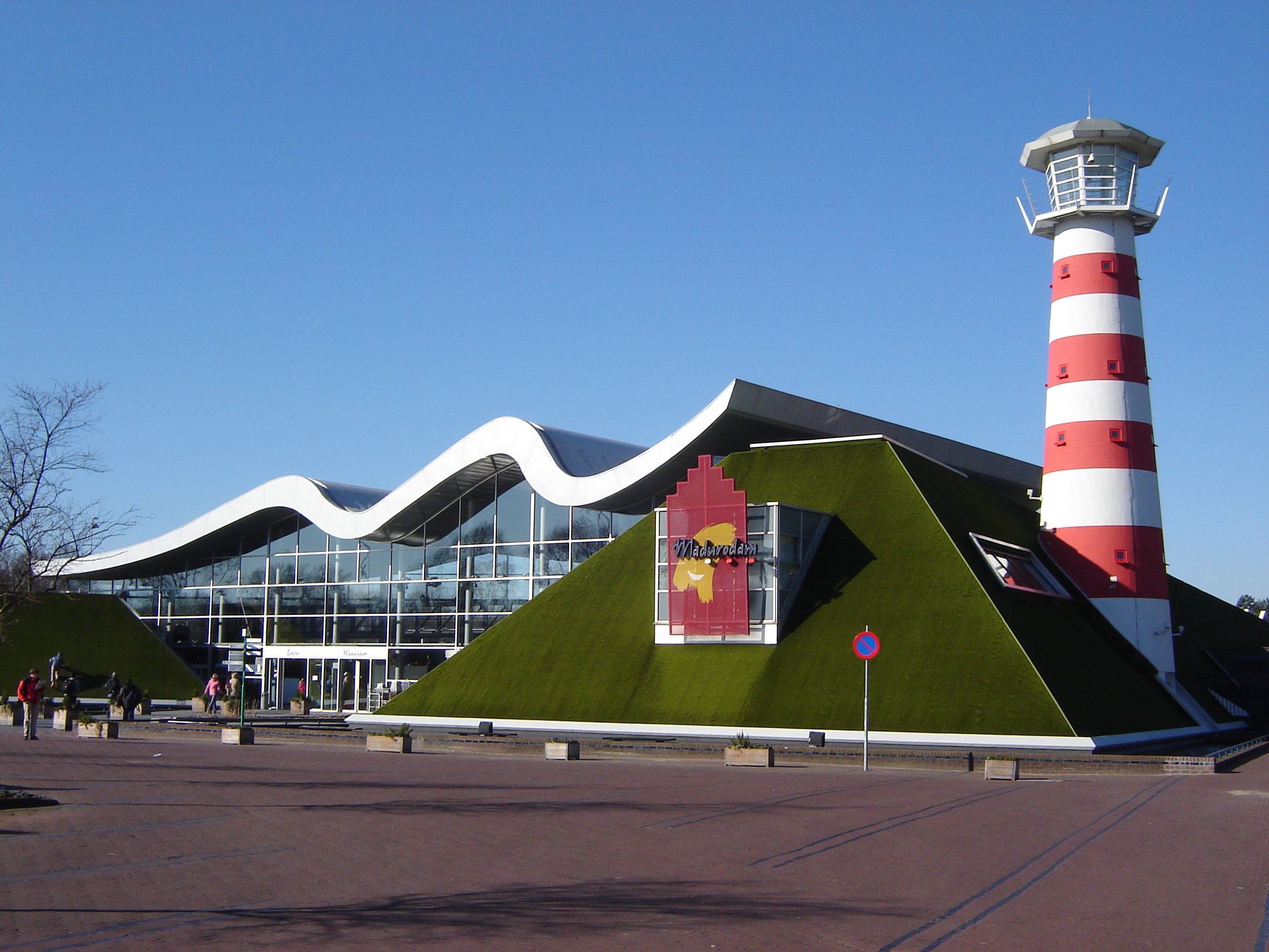 E0762EntranceToMadurodamDenHaag,NTH-Feb.17,2008.JPG