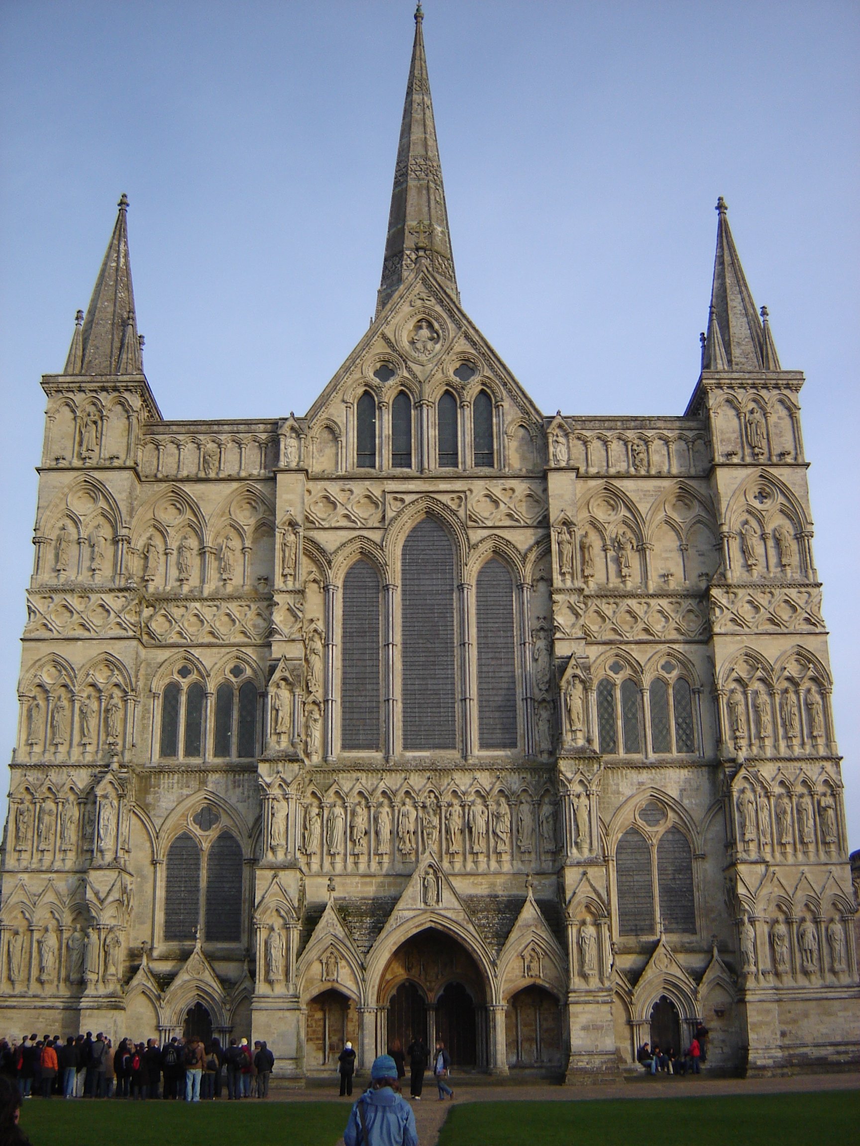 E0163EntranceToCathedralSalisbury,ENG-Jan.26,2008.JPG