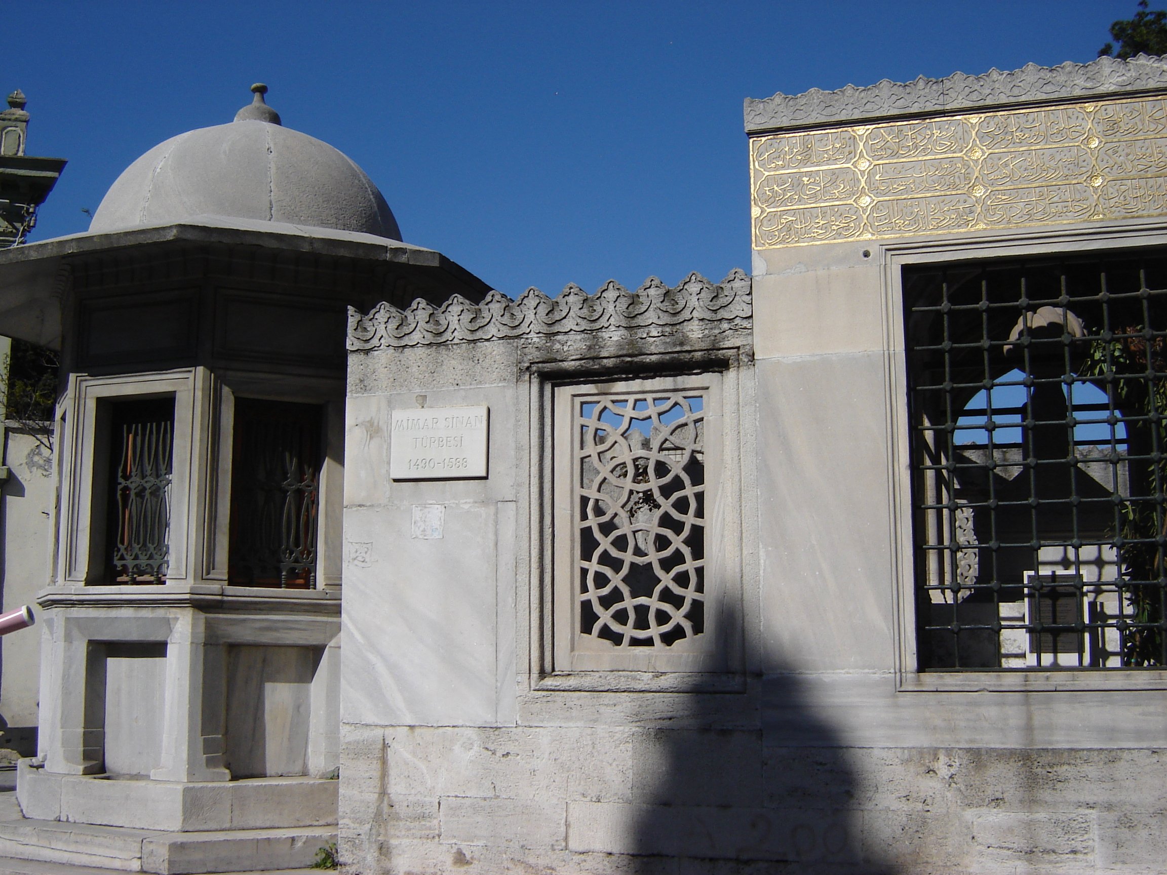 D1060TombOfMimarSinanBehindSüleymaniyeMosqueIstanbul,TRK-Apr.21,2011.JPG