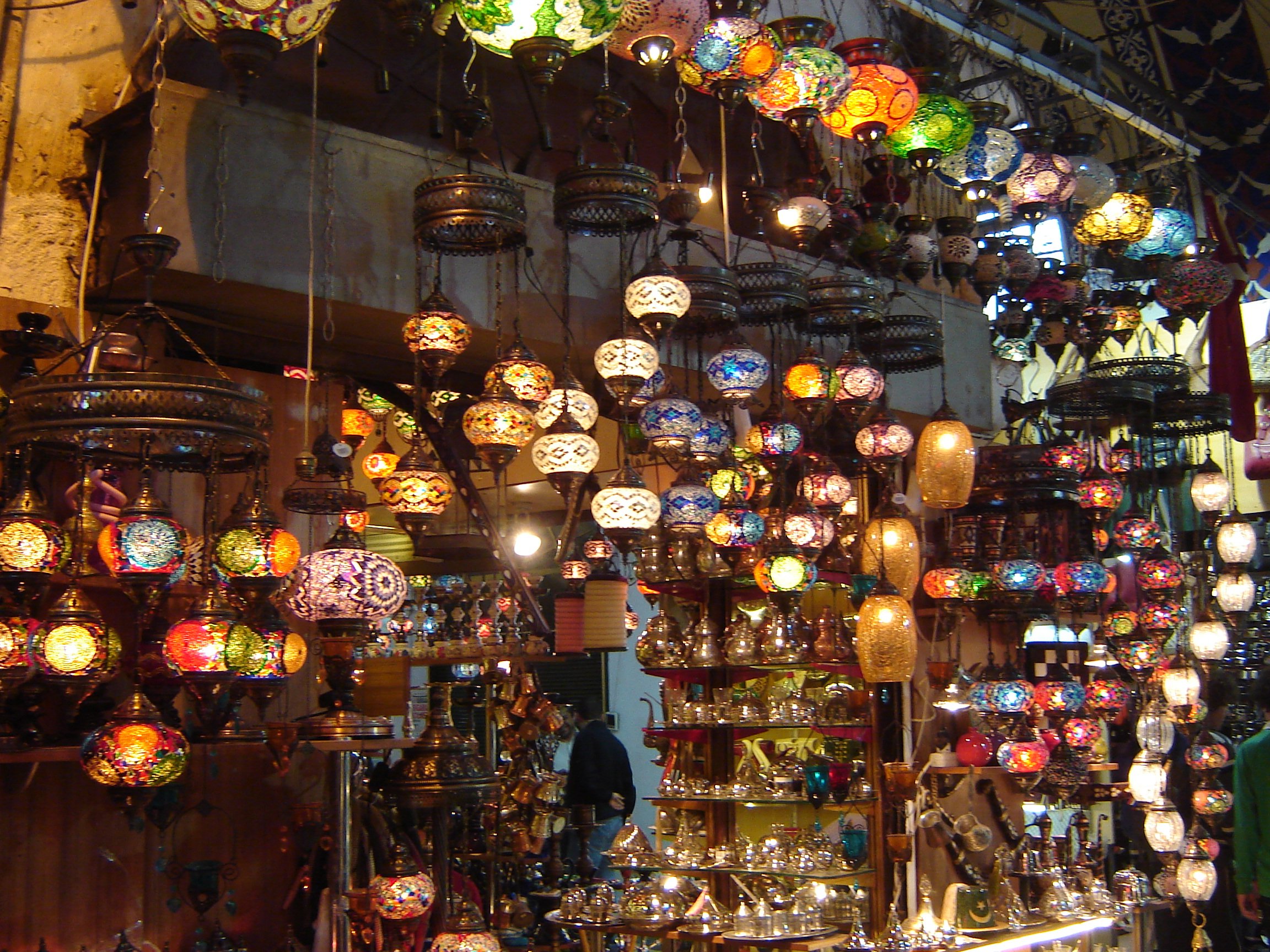 D1073MoreLightsGrandBazaarIstanbul,TRK-Apr.22,2011.JPG
