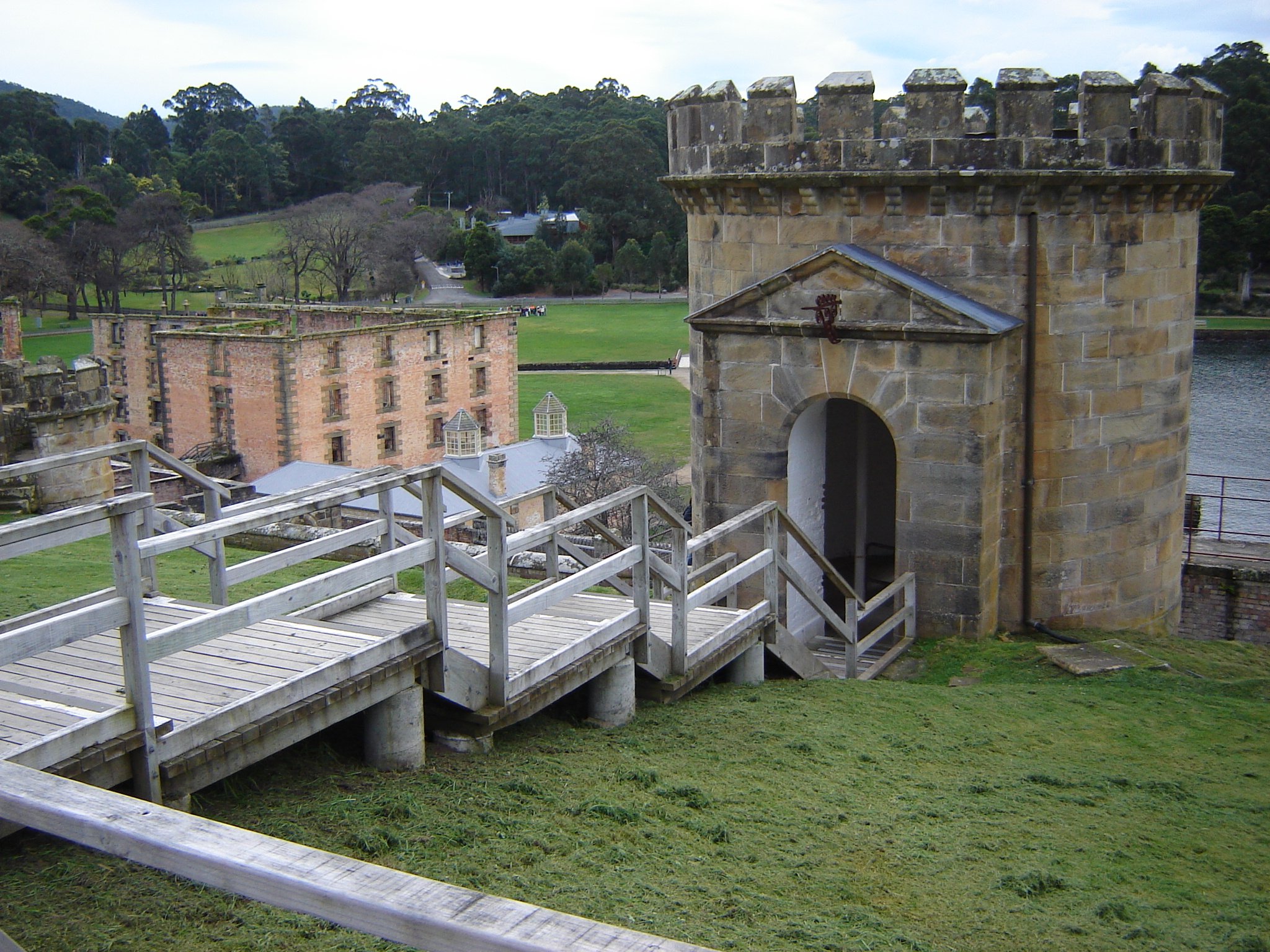 A1978ViewFromGuardTowerPortArthur,TAS-Aug.10,2006.JPG