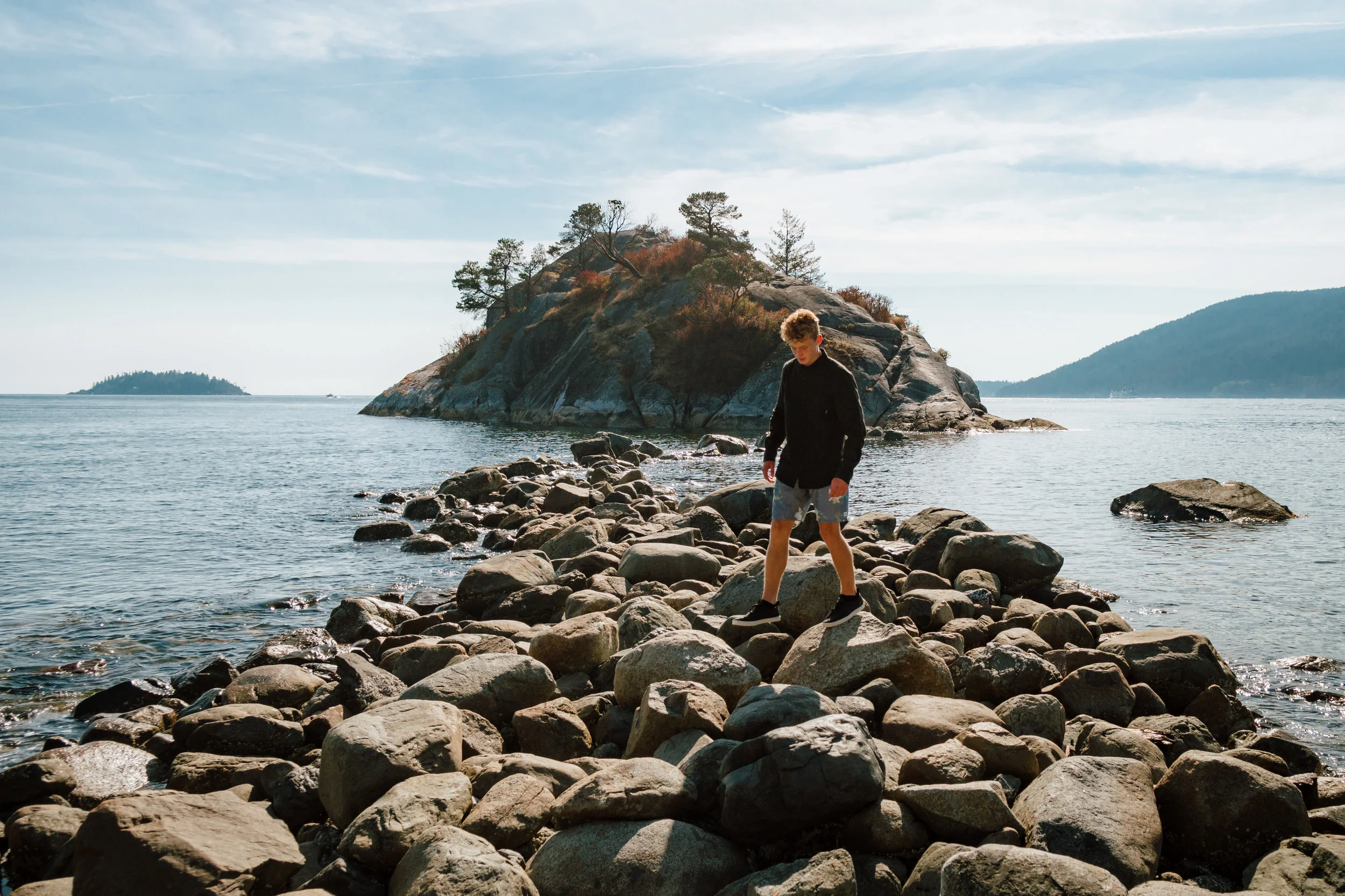 When Reef told me their stylistic guidelines were that they wanted beach vibes and pictures that represent the company in a fun way I knew exactly what I was going to do. I set off on an adventure to some of my favourite beaches in British Columbia in hopes of capturing the brands values while showing off their clothes in the best way possible. I decided to create a story with my images from exploring in the day time to a sunset adventure. If you are a brand that is interested in working with me, please look at my Media Kit and Contact Me!