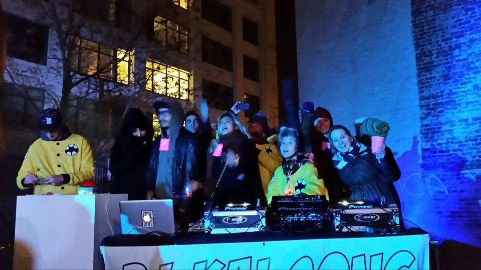 laser-cat-crowd.jpg