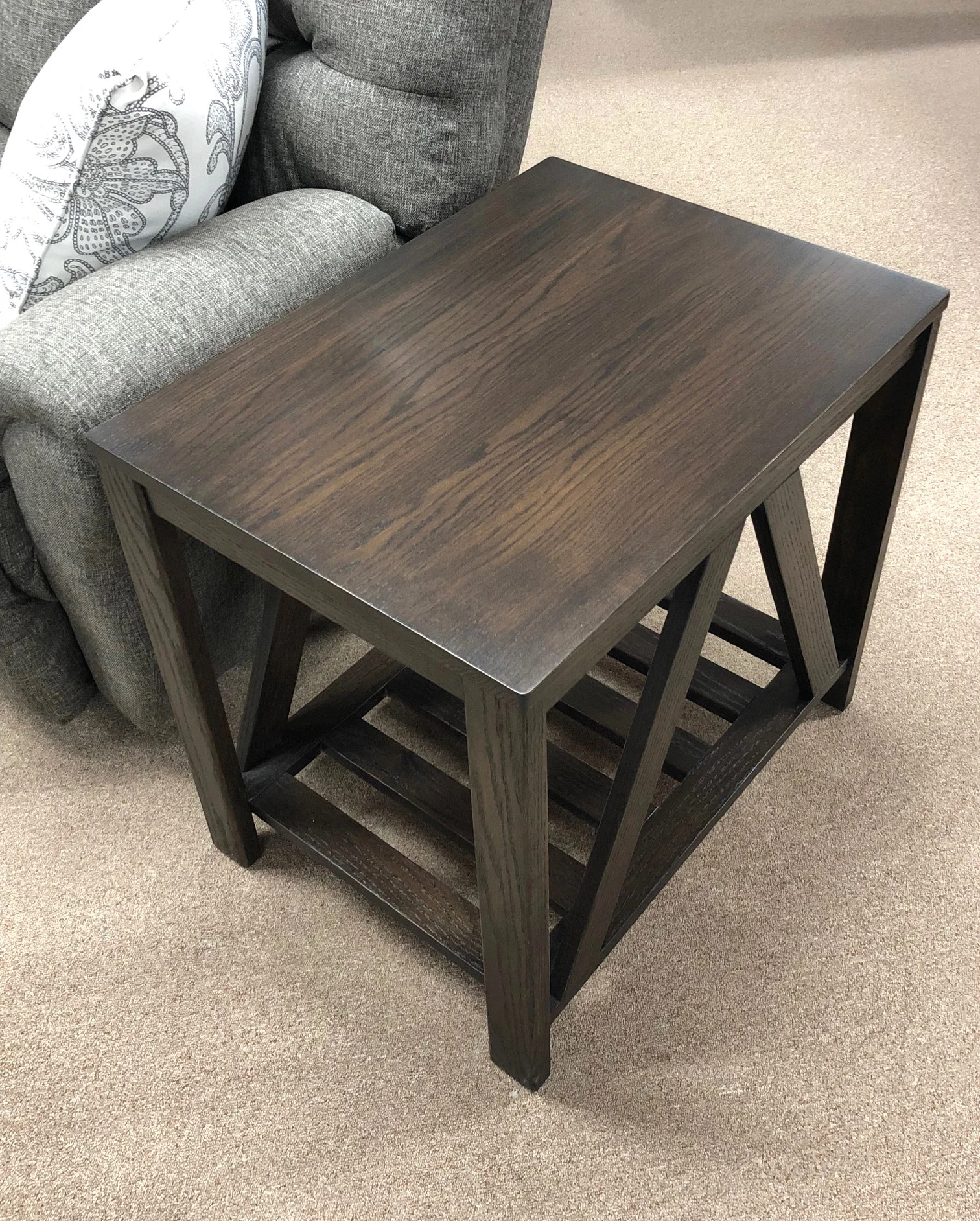 V End Table (2).jpg