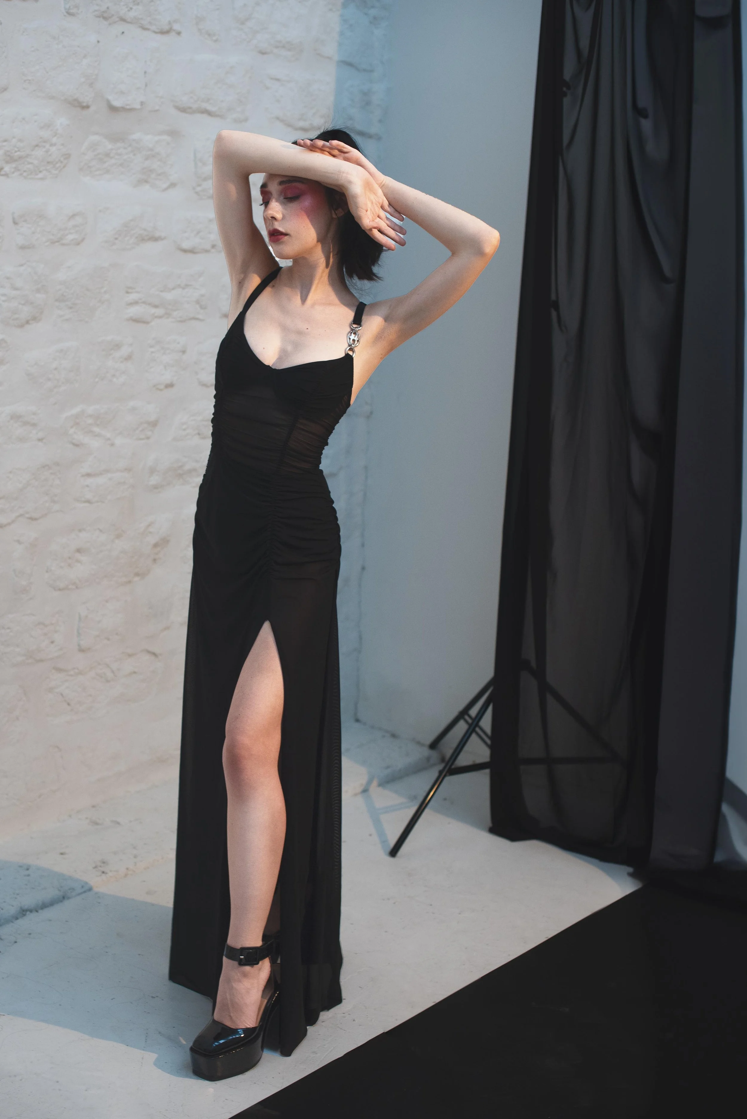 1ES PALOMA CASILE LARA ROBE 4.jpg