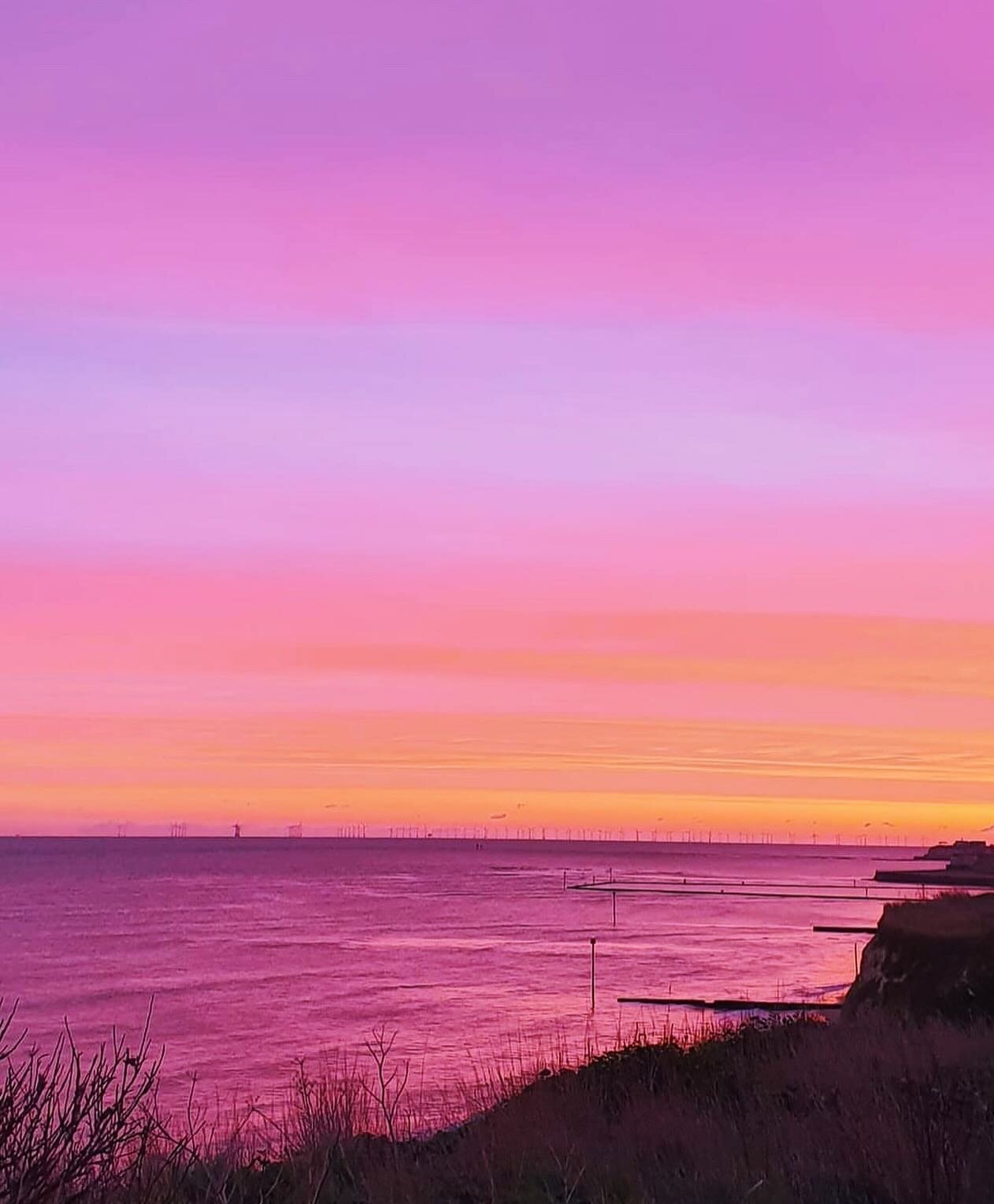 Sure you&rsquo;ve heard about Margate&rsquo;s sunsets but what about those sunrises though? 🌞 👀 

Get up early and head east towards Broadstairs to get the best views. 

Dreamy capture of Cliftonville by @bearoon 🌊