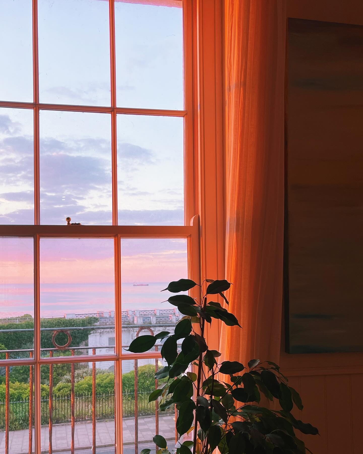 The summer solstice &amp; strawberry moon evening glow at The Well 🔥. 

The sunset is beautiful but it&rsquo;s the afterglow that we stick around for, when Margate&rsquo;s skies go from orange to candy floss pink.  Nothing like it.

 If packing up y