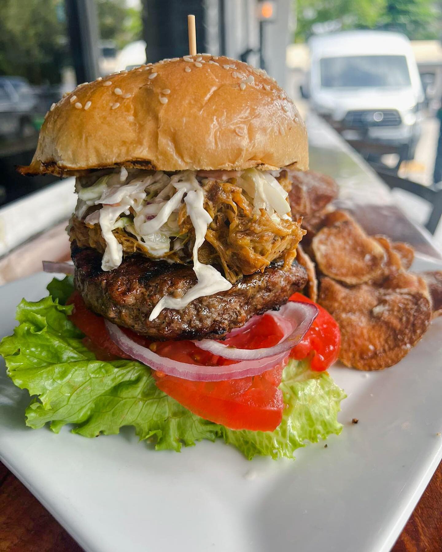 BIG FRIDAY &ldquo;PULLED PORK&rdquo; BURGER 🍔 

A deliciously juicy 8oz grilled patty topped with carolina gold BBQ sauce, slow roasted pulled pork, honey scallion cole slaw, lettuce, tomato &amp; shaved red onion!

Happy Friday!!