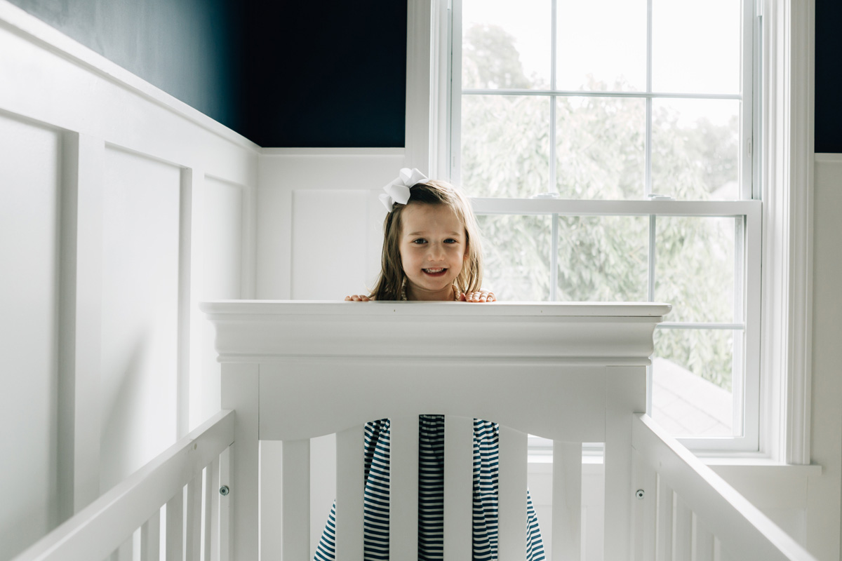 big sister on the crib - laura barr photography