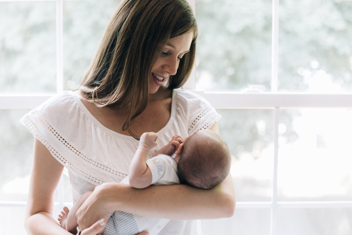 beautiful window light newborn photography - laura barr photography