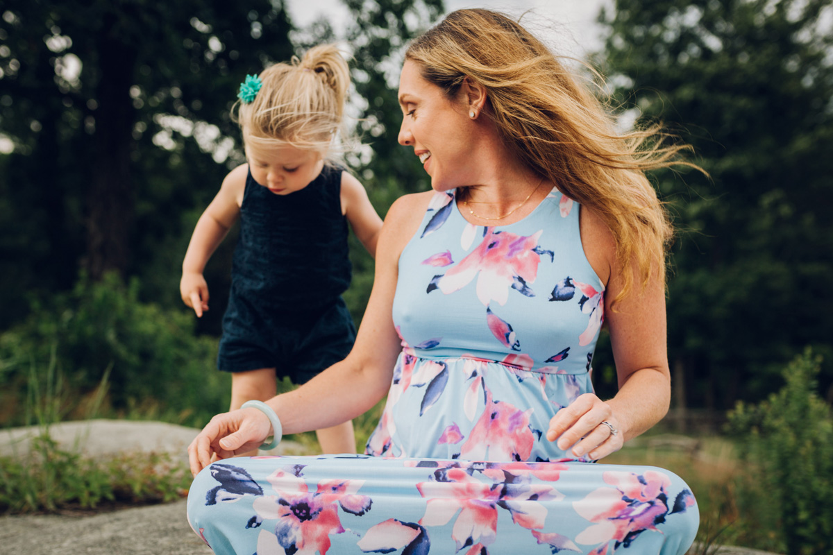 weir farm maternity photos by laura barr photography