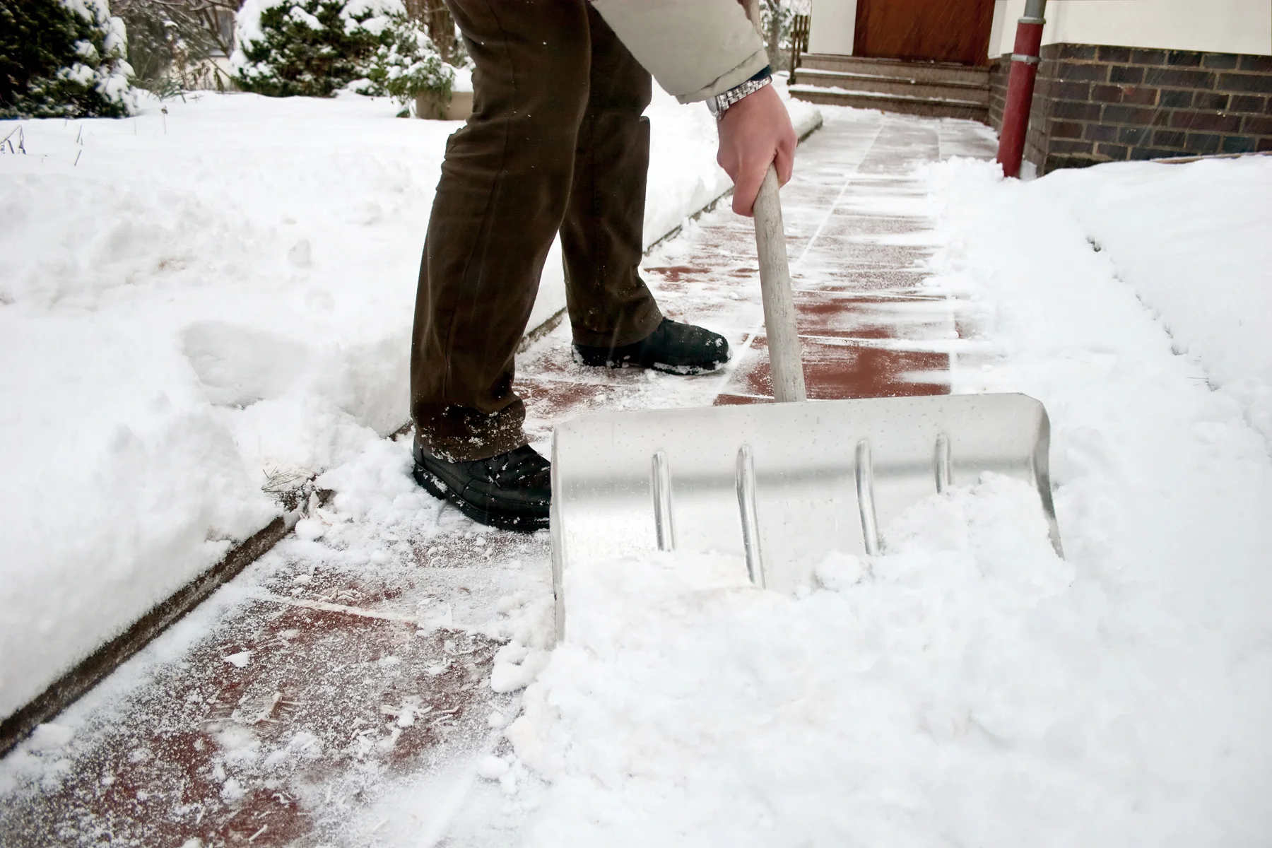To shovel or not to shovel? Illinois law encourages property owners  to shovel their sidewalks.