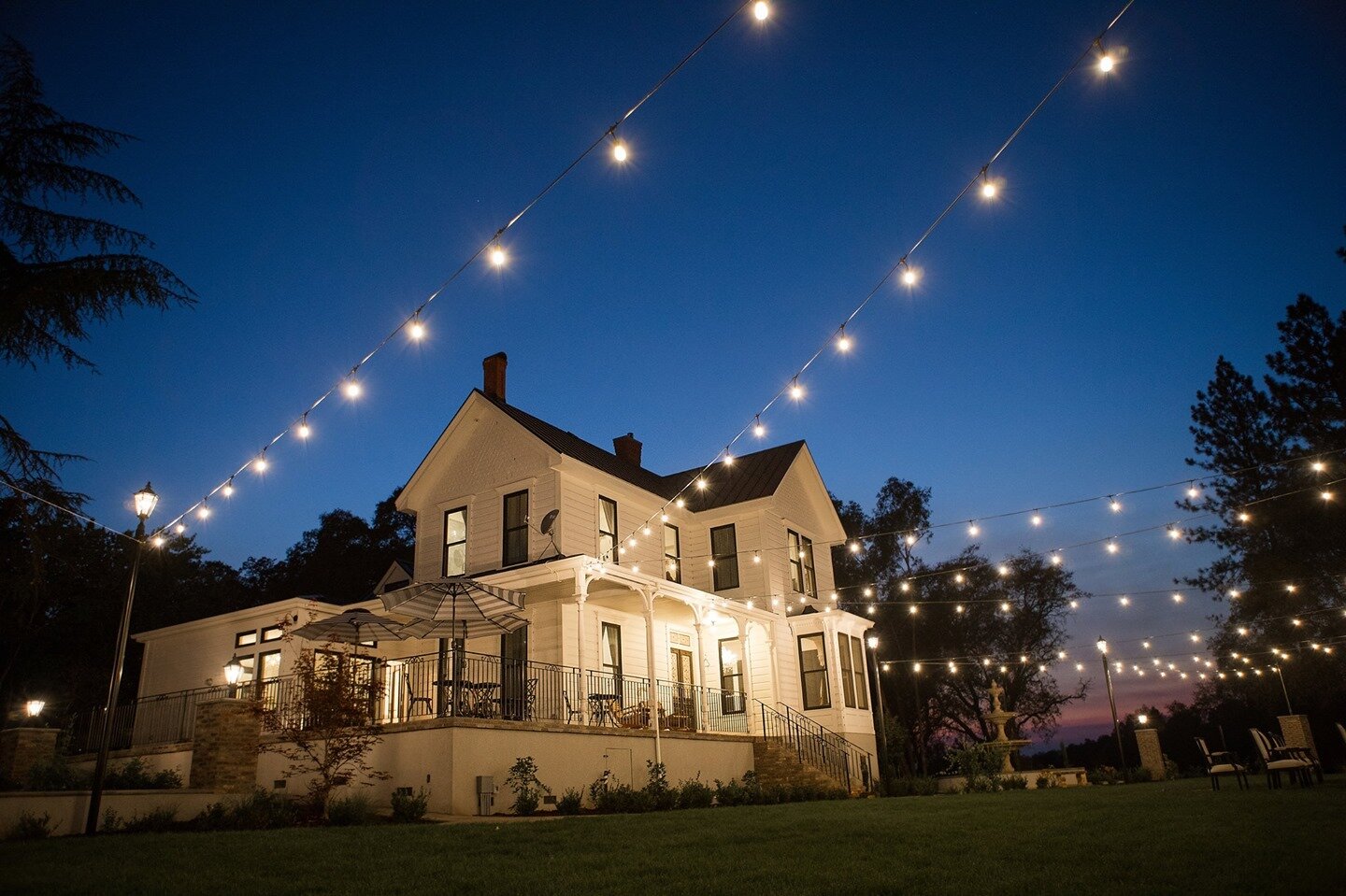 Nighttime magic at #parkvictorian⁠
⁠
Photo| @permanentglimpse ⁠
⁠