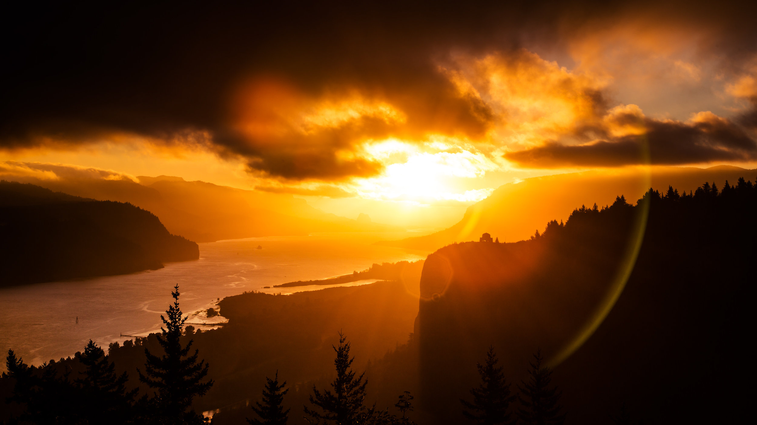 COLUMBIA RIVER GORGE.jpg