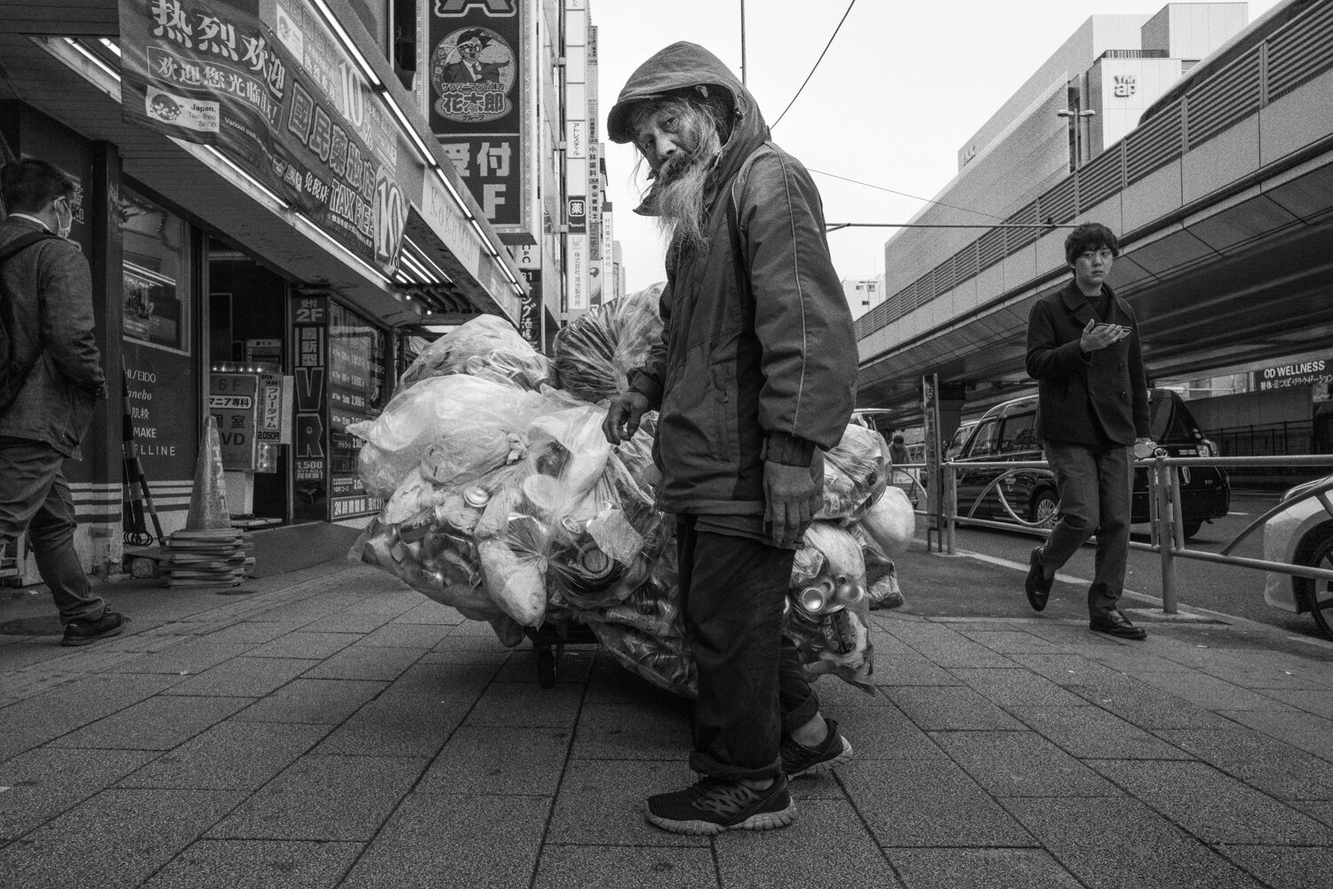 Tokyo-Japan-Street-Photography-136-LeicaSL2.jpg