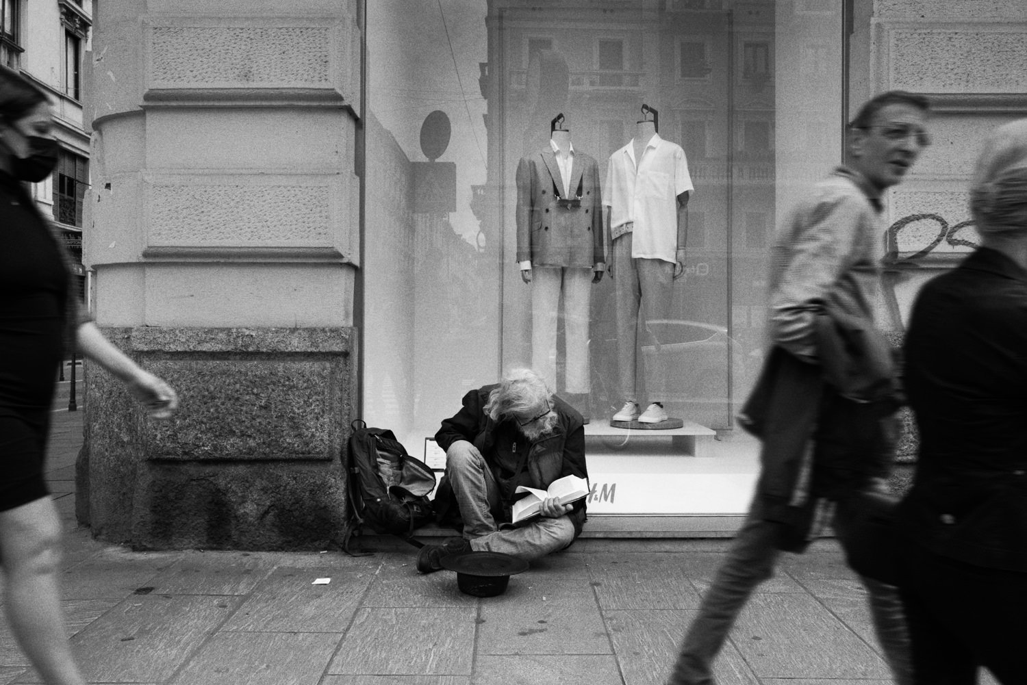 2022-street-photography-Milano_LeicaQ2_1.jpg