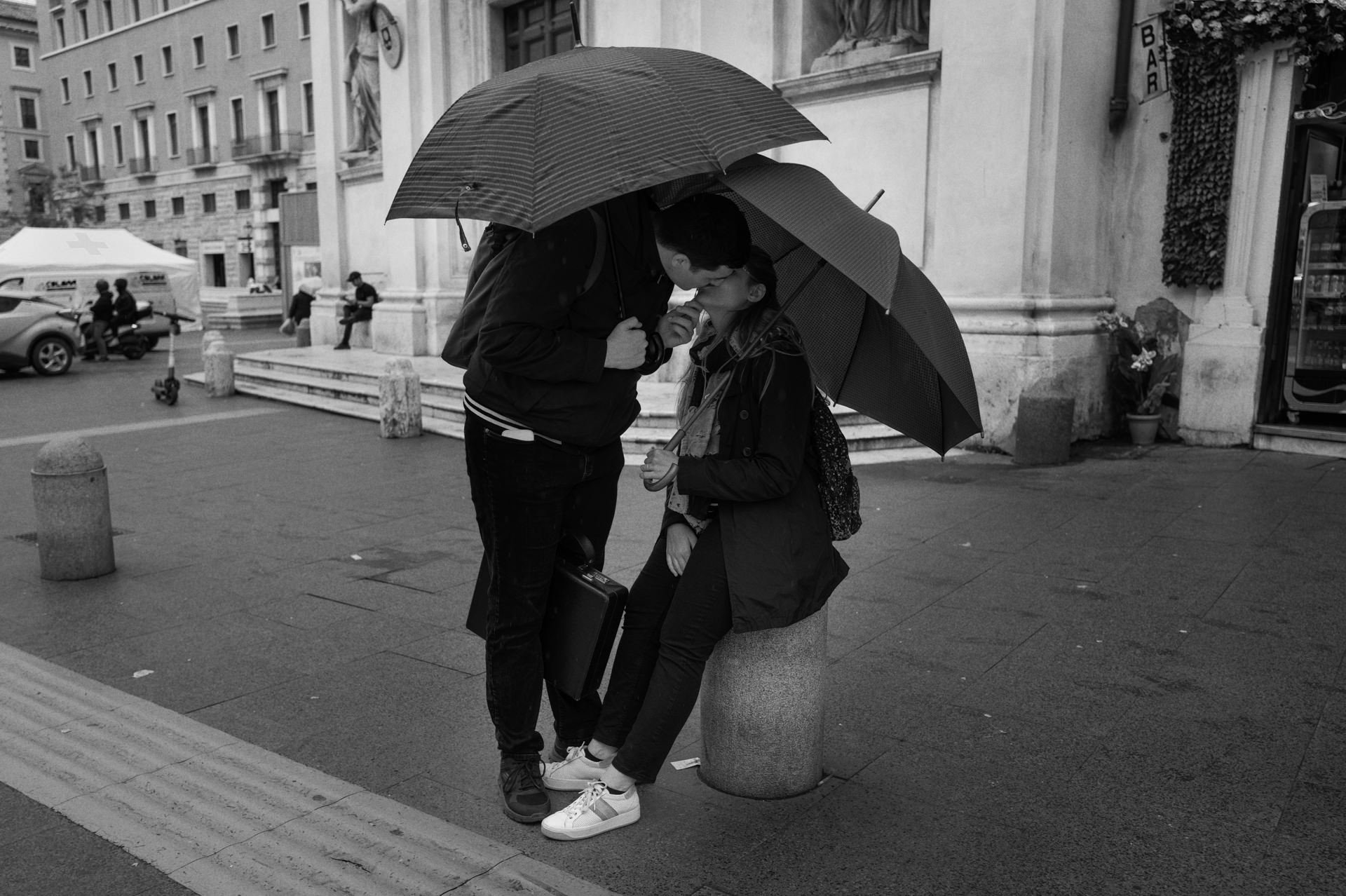 63_Street_Photography_Rome_Smoking Girl_2023.jpg