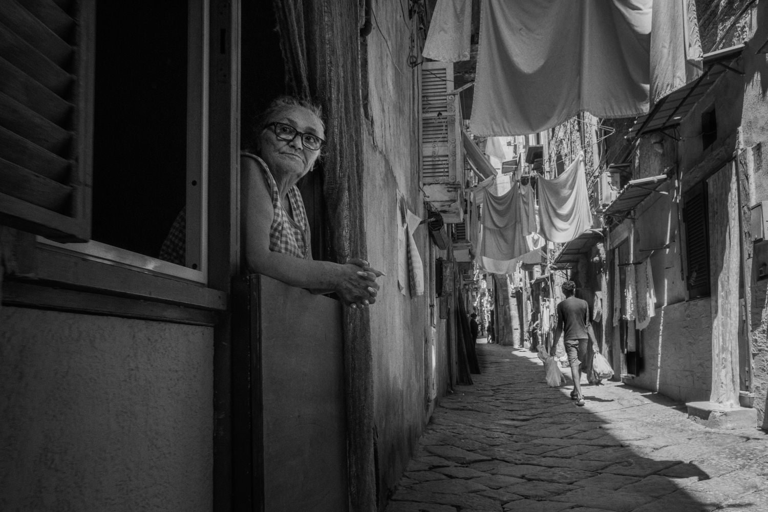 37 - Napoli-Street-Photography-2023.jpg
