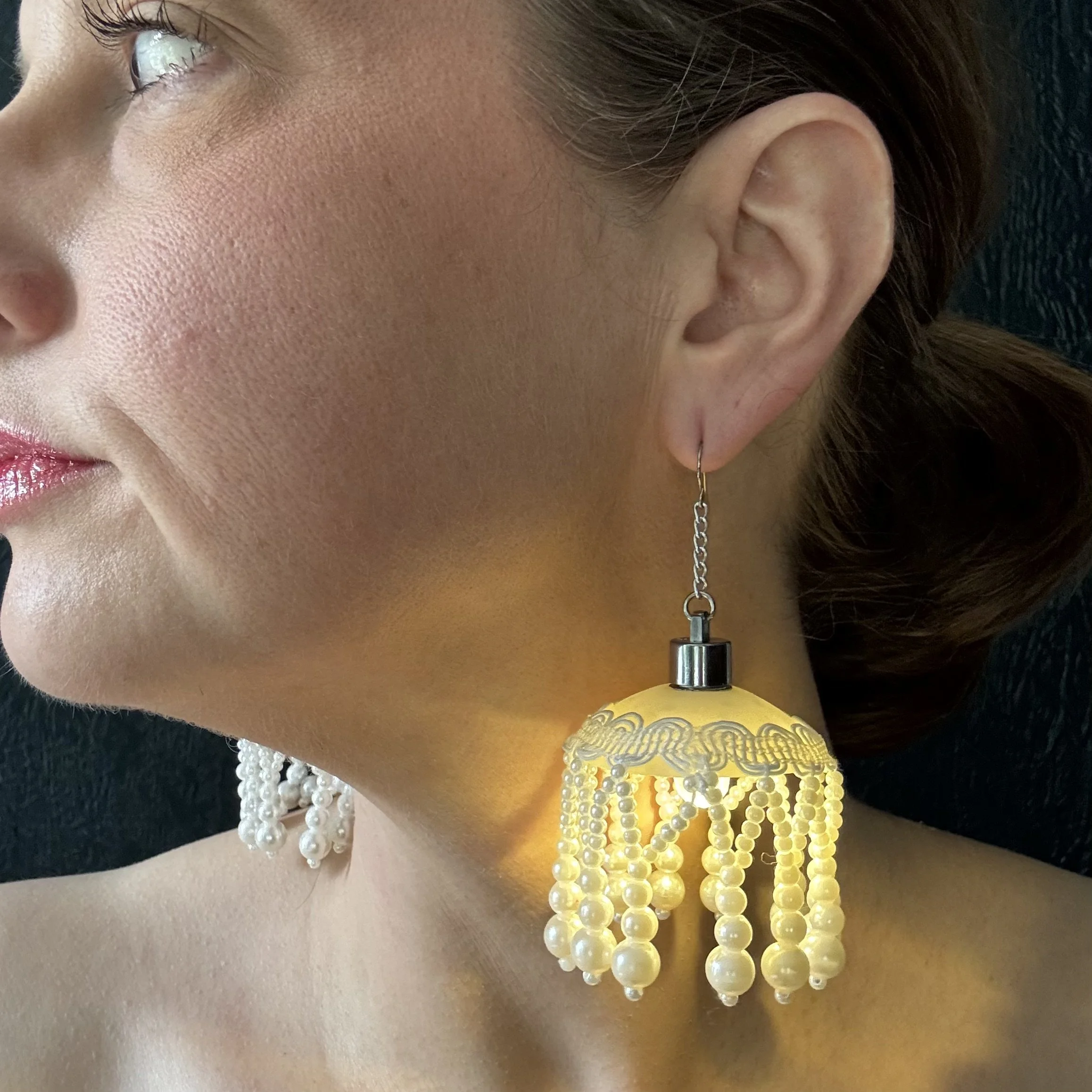 Pearl Illuminated Chandeliearring