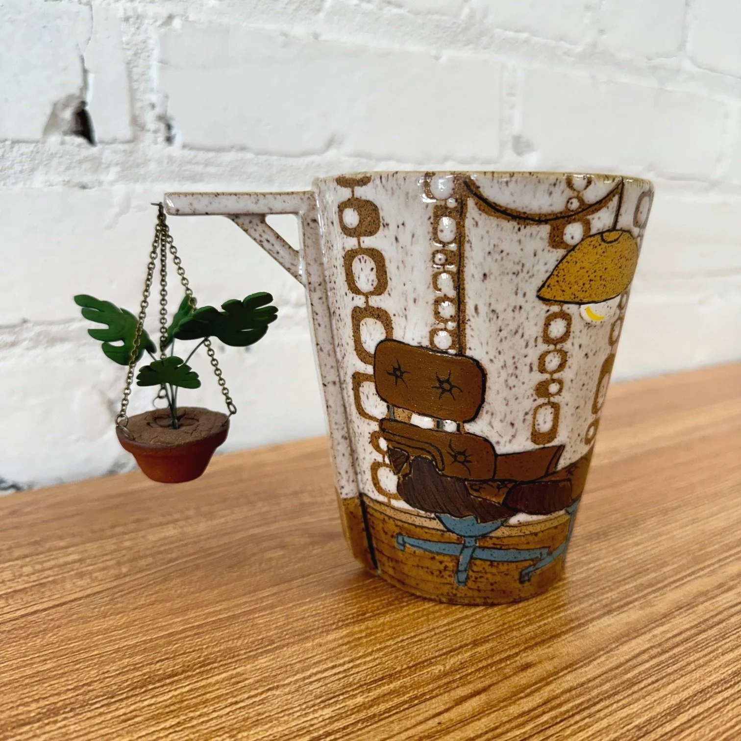 Tumbler with Eames Lounger and Monstera