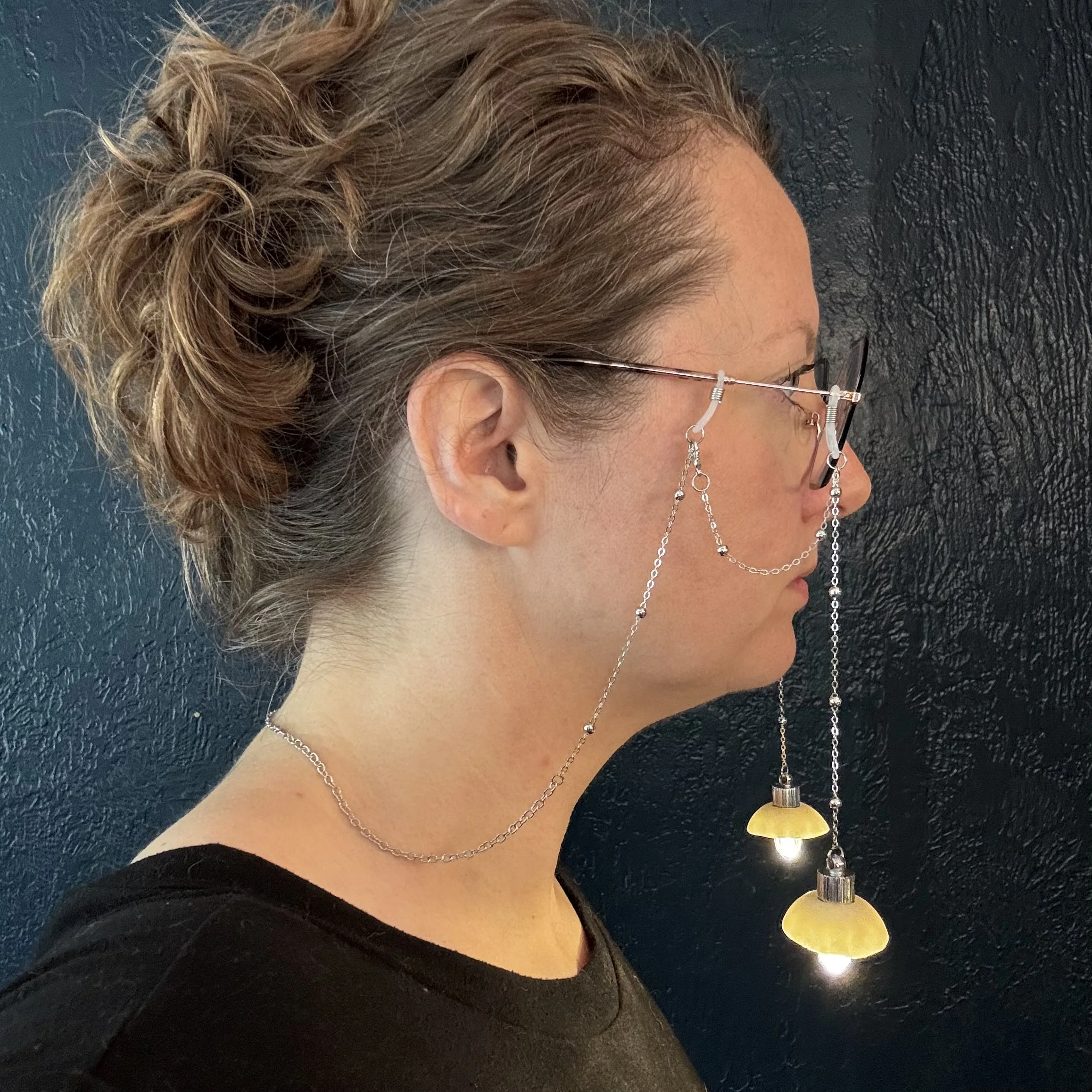 5- Ready-to-Ship Illuminated Glasses Chain