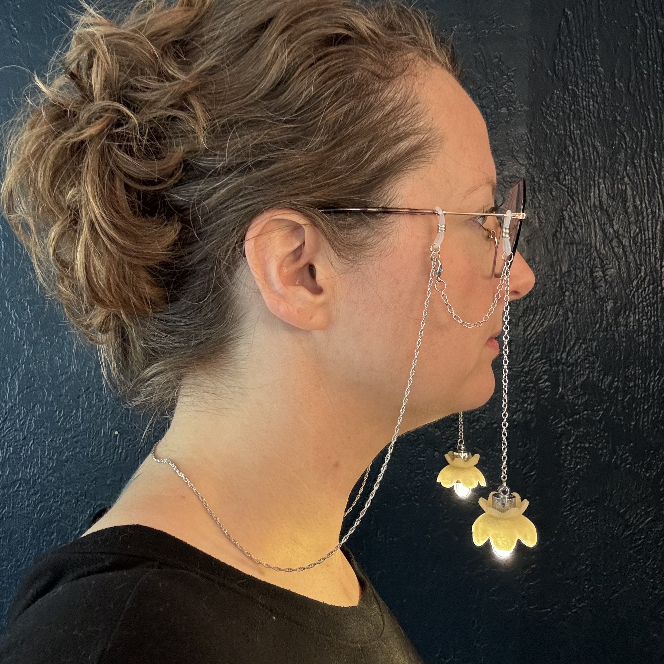 4- Ready-to-Ship Illuminated Glasses Chain