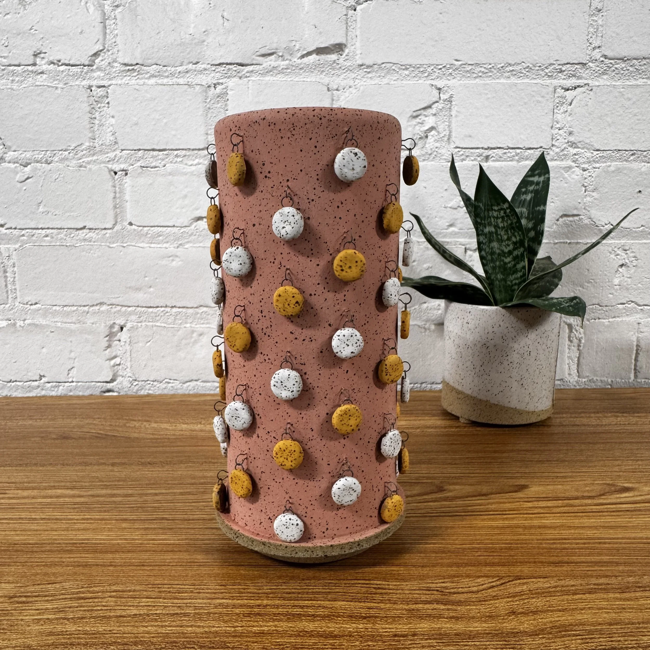 19- Jingly Vase