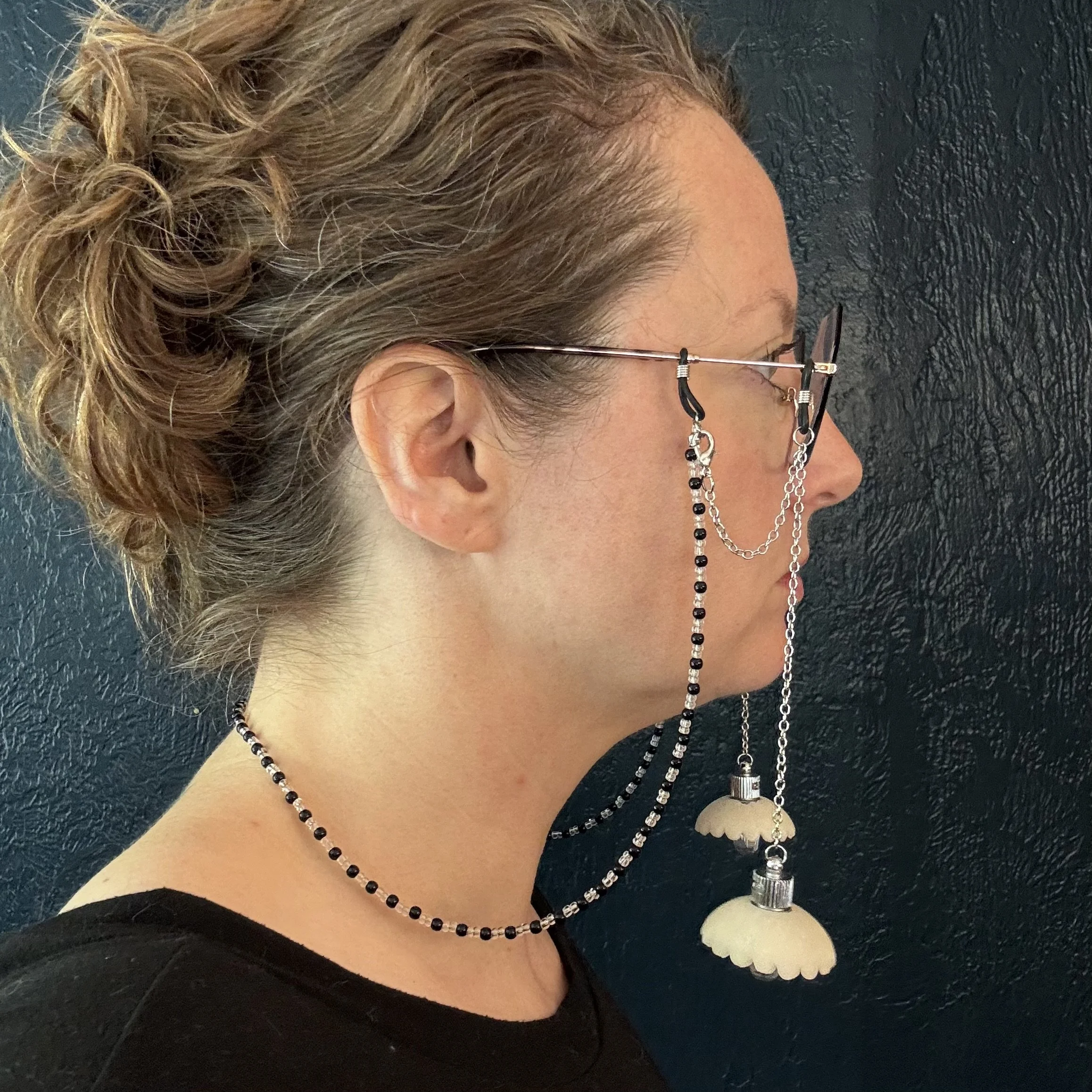 7- Ready-to-Ship Illuminated Glasses Chain