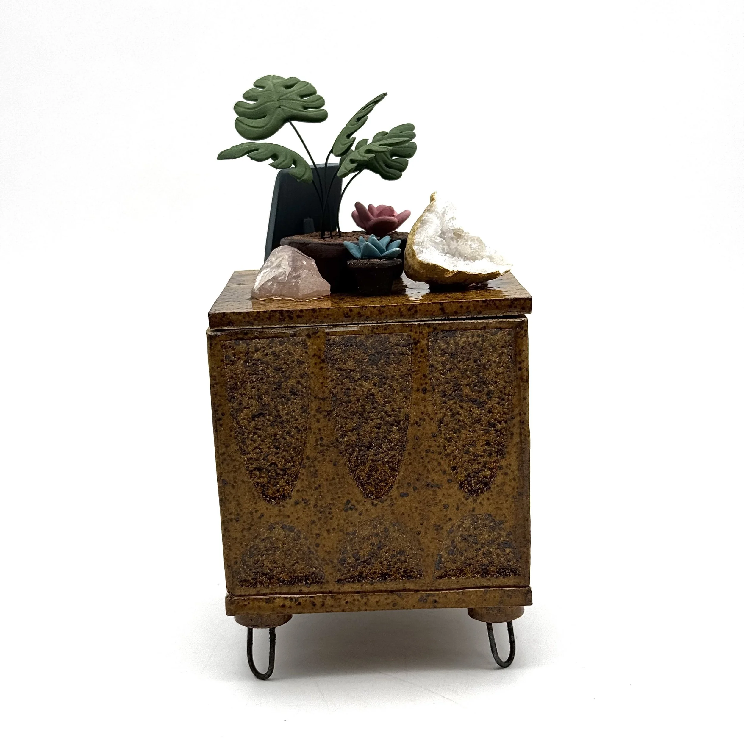 16- Broyhill Box with Monstera