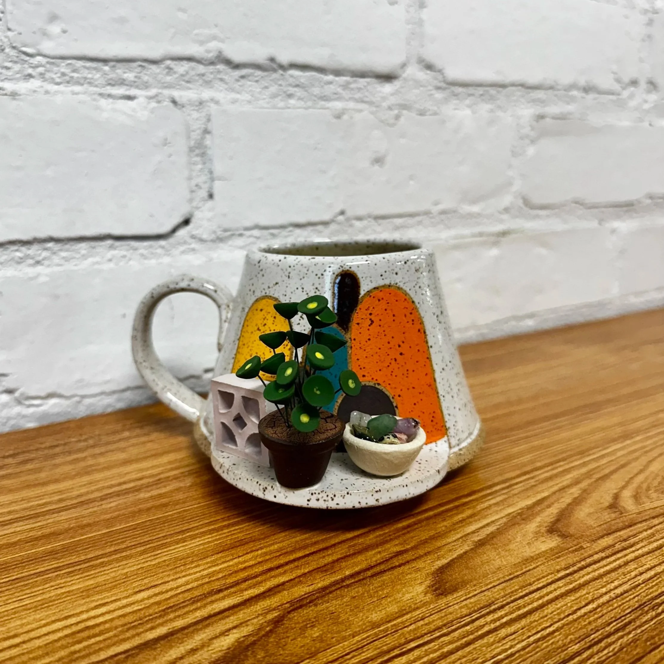 Low Taper Arch Mug with Pilea