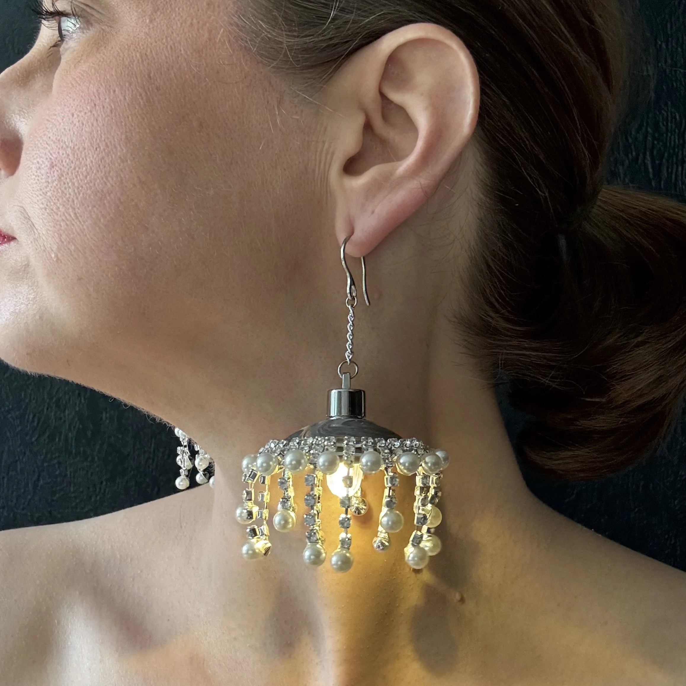 Marbled Pearl and Rhinestone Illuminated Chandeliearring
