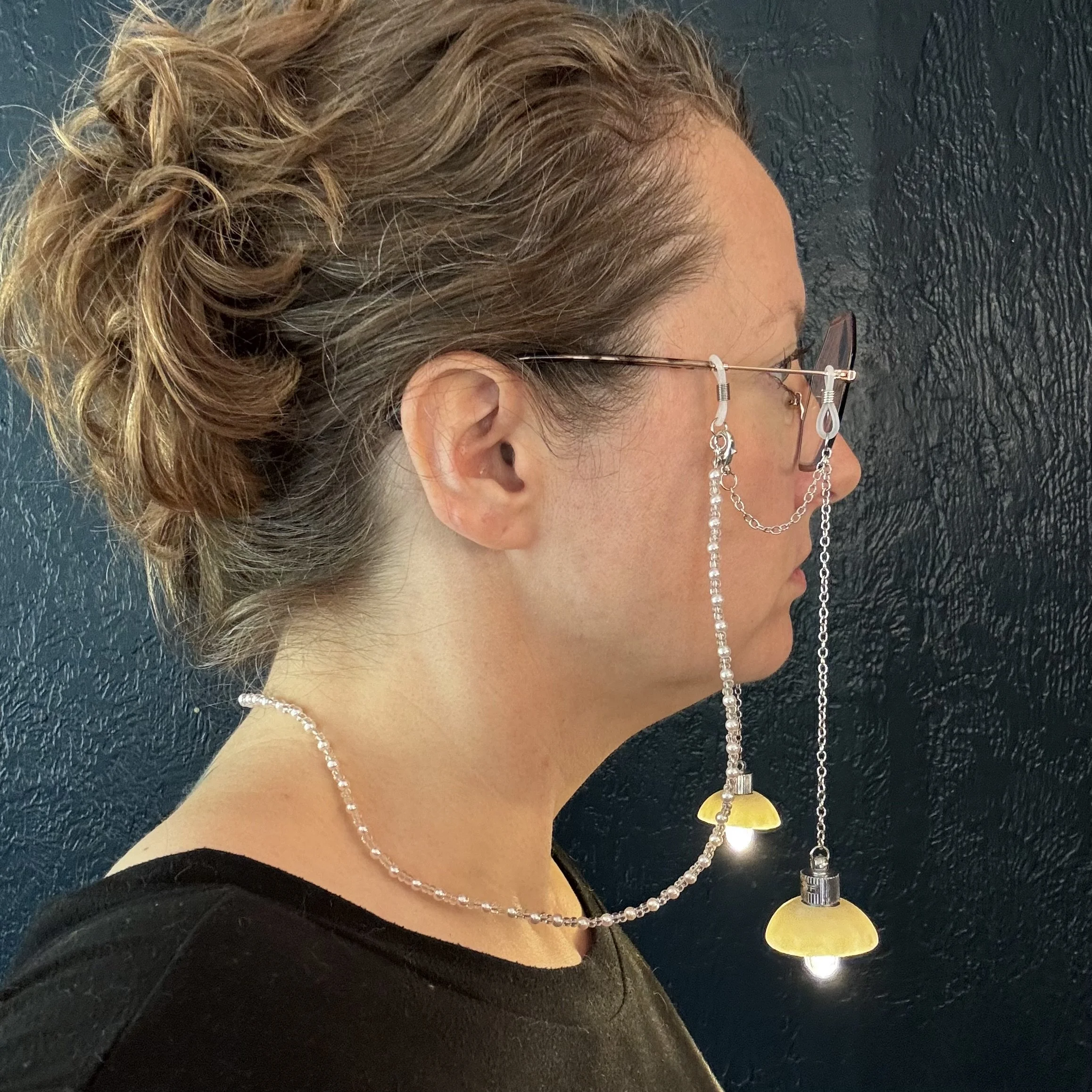 8- Ready-to-Ship Illuminated Glasses Chain