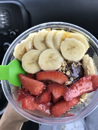 strawberry, banana, granola, honey on an acai base... the makai bowl!!