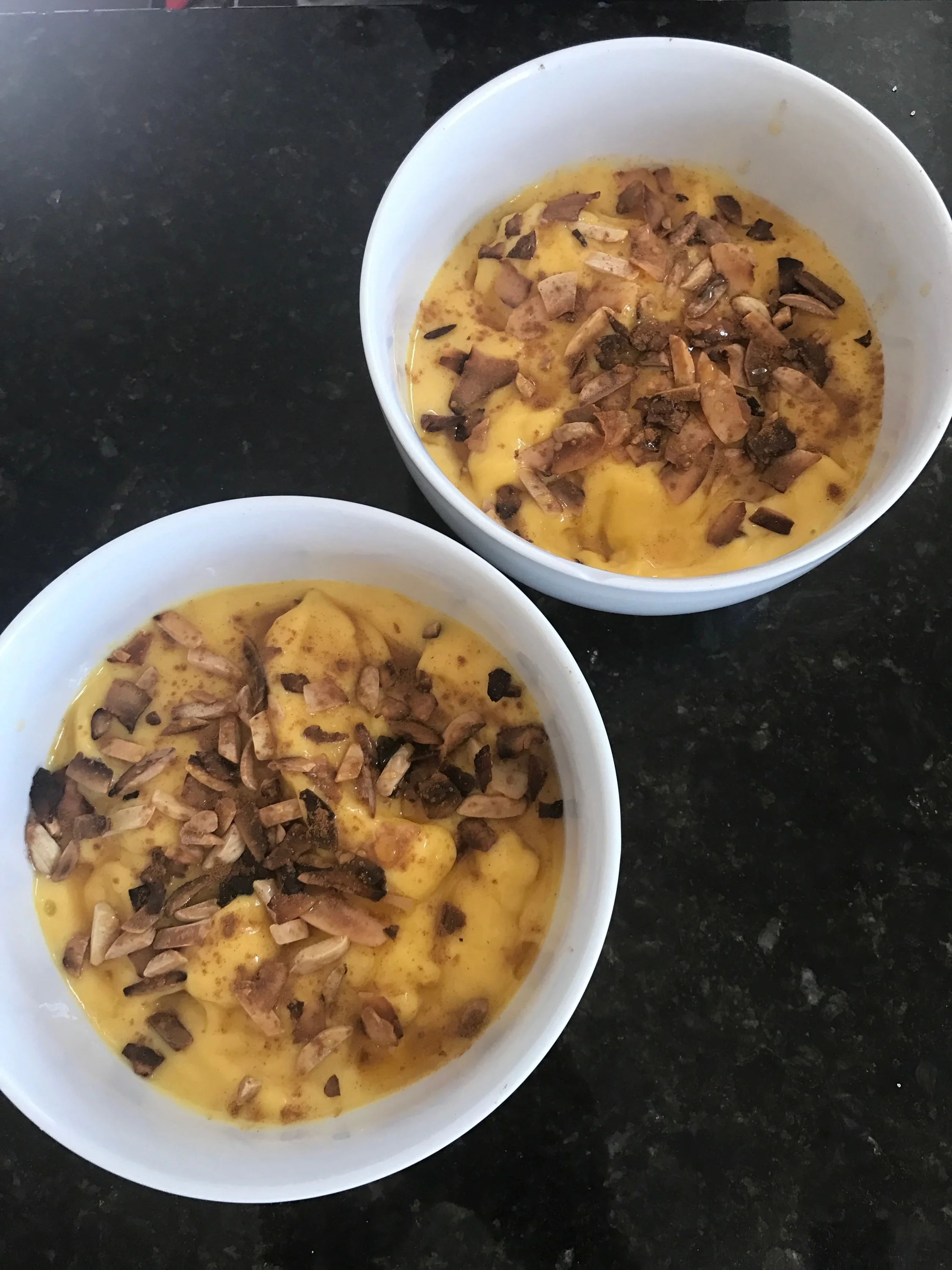 TROPICAL BREAKFAST: MANGO SMOOTHIE BOWLS