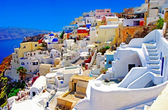Boats to Santorini Blocked Due to Trash From Tourism